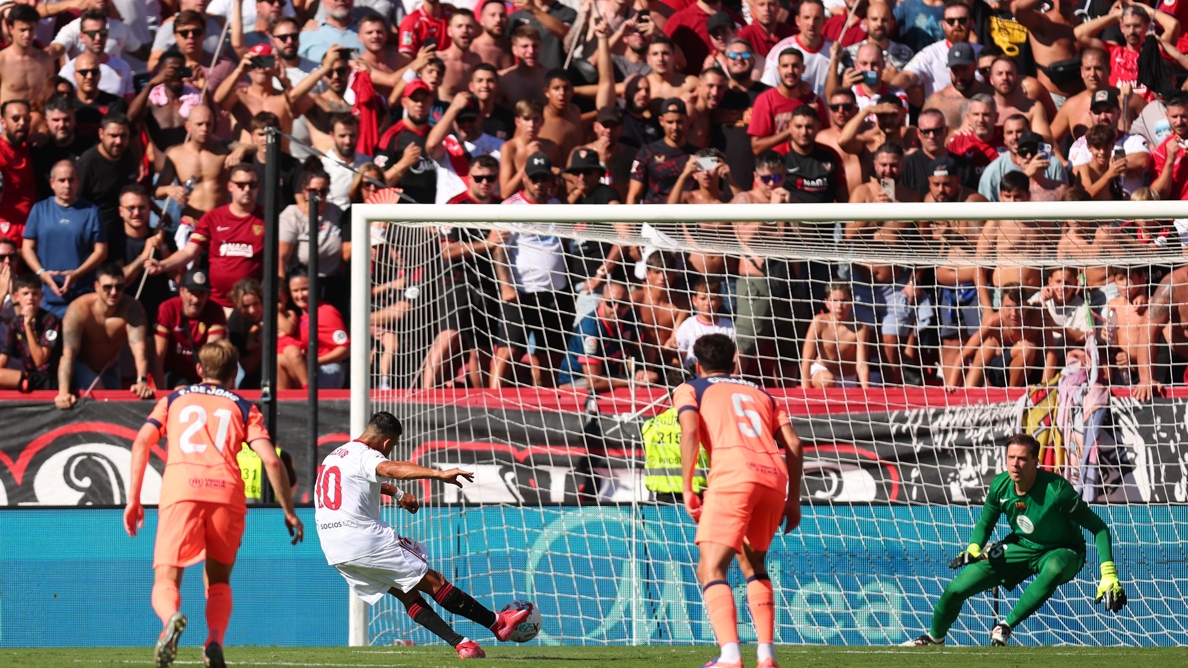 Sevilla FC v FC Barcelona - LaLiga EA Sports