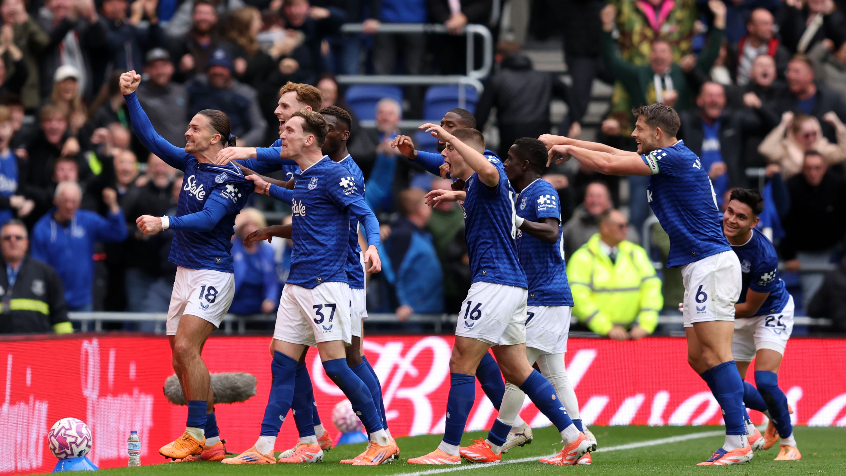Everton v Crystal Palace - Premier League