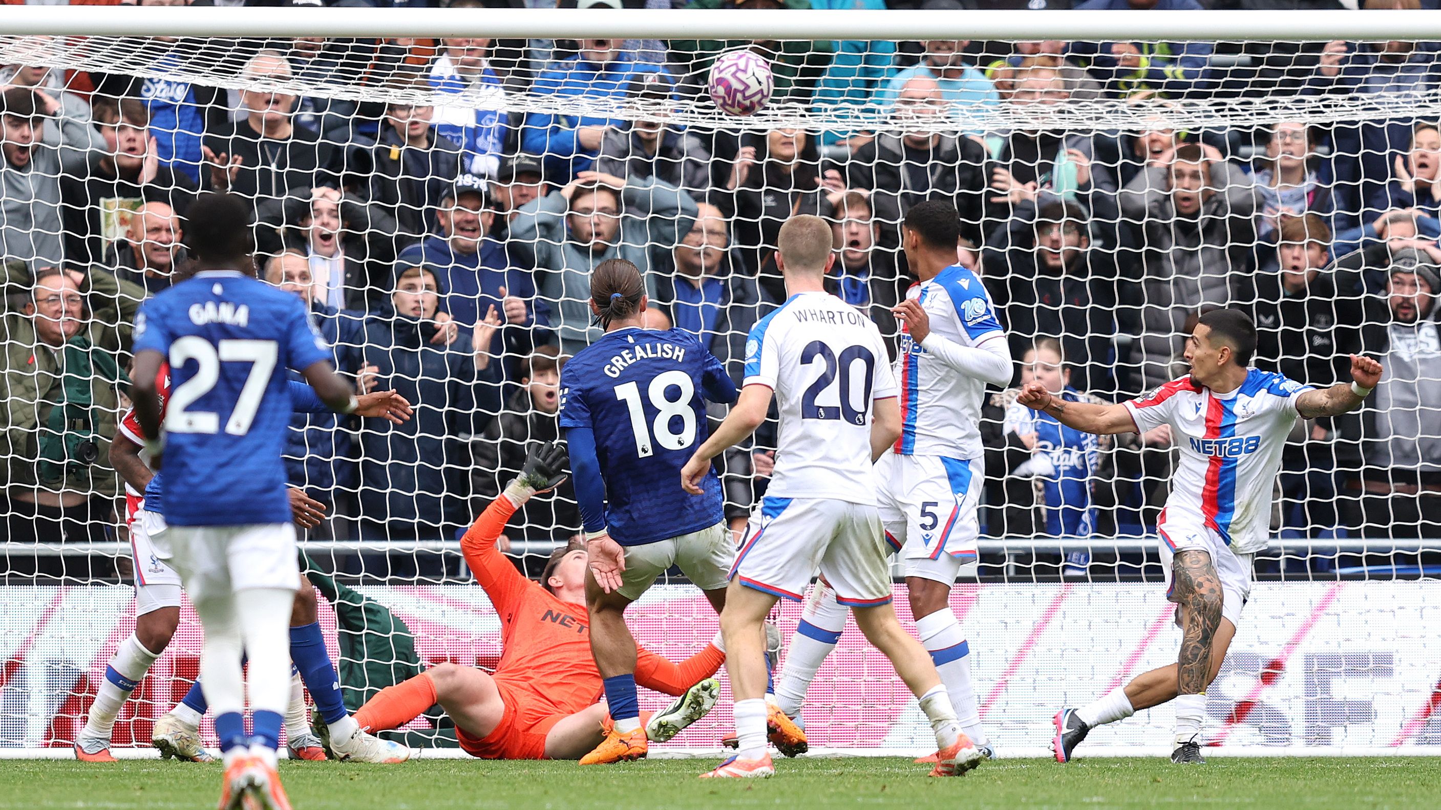 Everton v Crystal Palace - Premier League