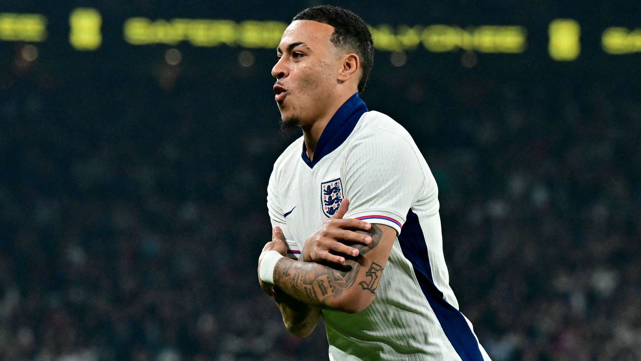 TOPSHOT-FBL-FRIENDLY-ENG-WAL