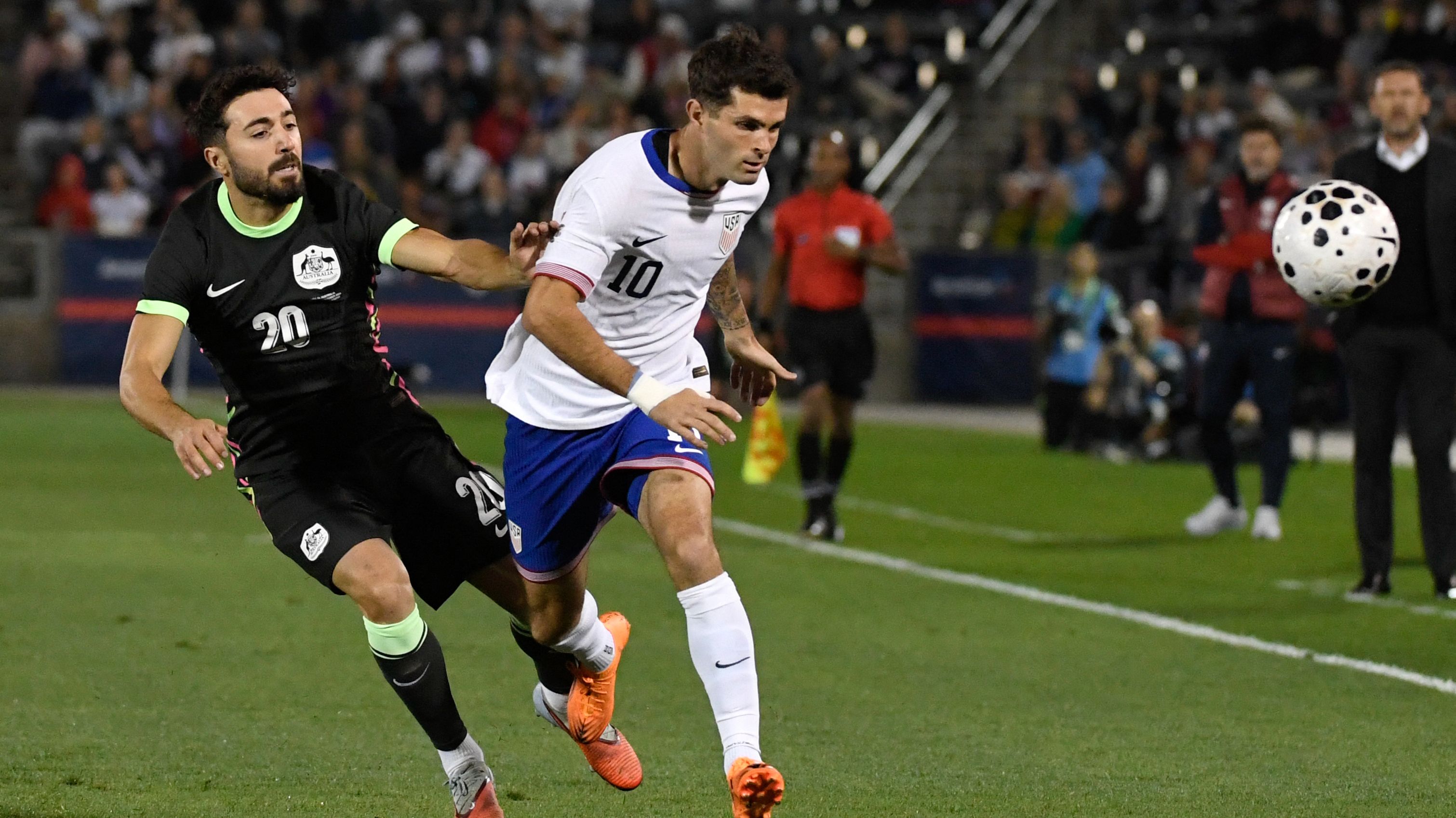 FBL-FRIENDLY-USA-AUS