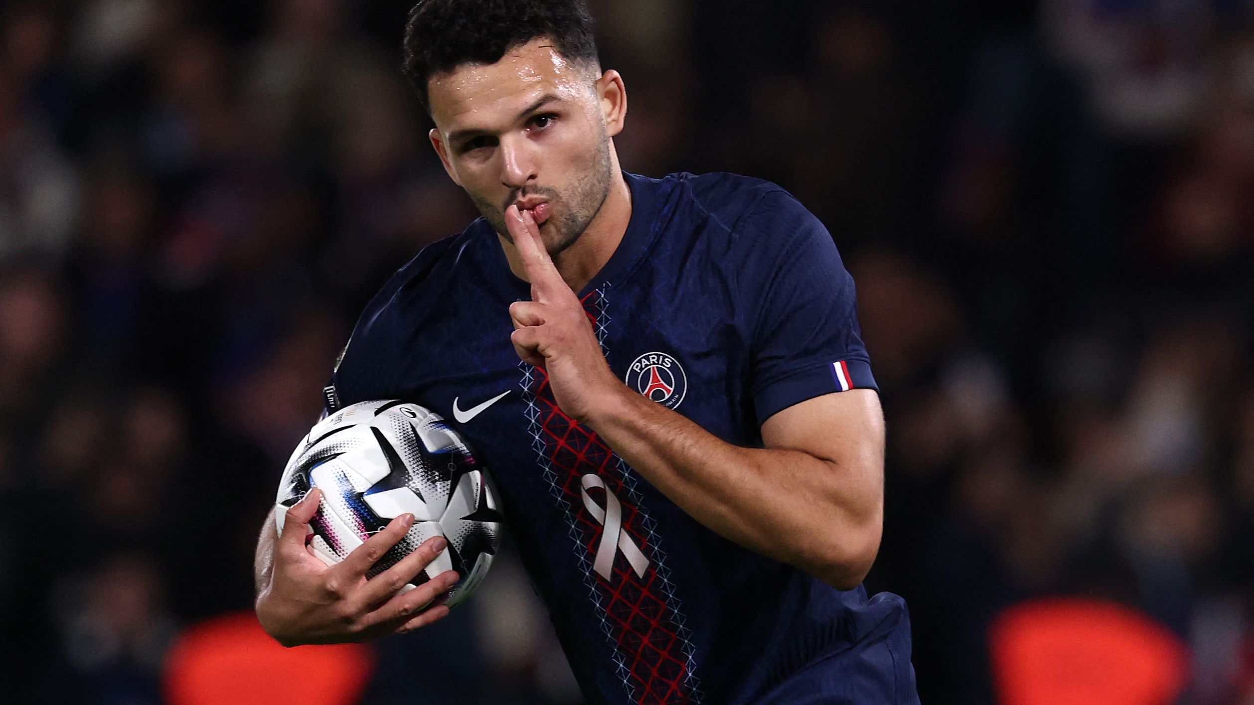 TOPSHOT-FBL-FRA-LIGUE1-PSG-STRASBOURG