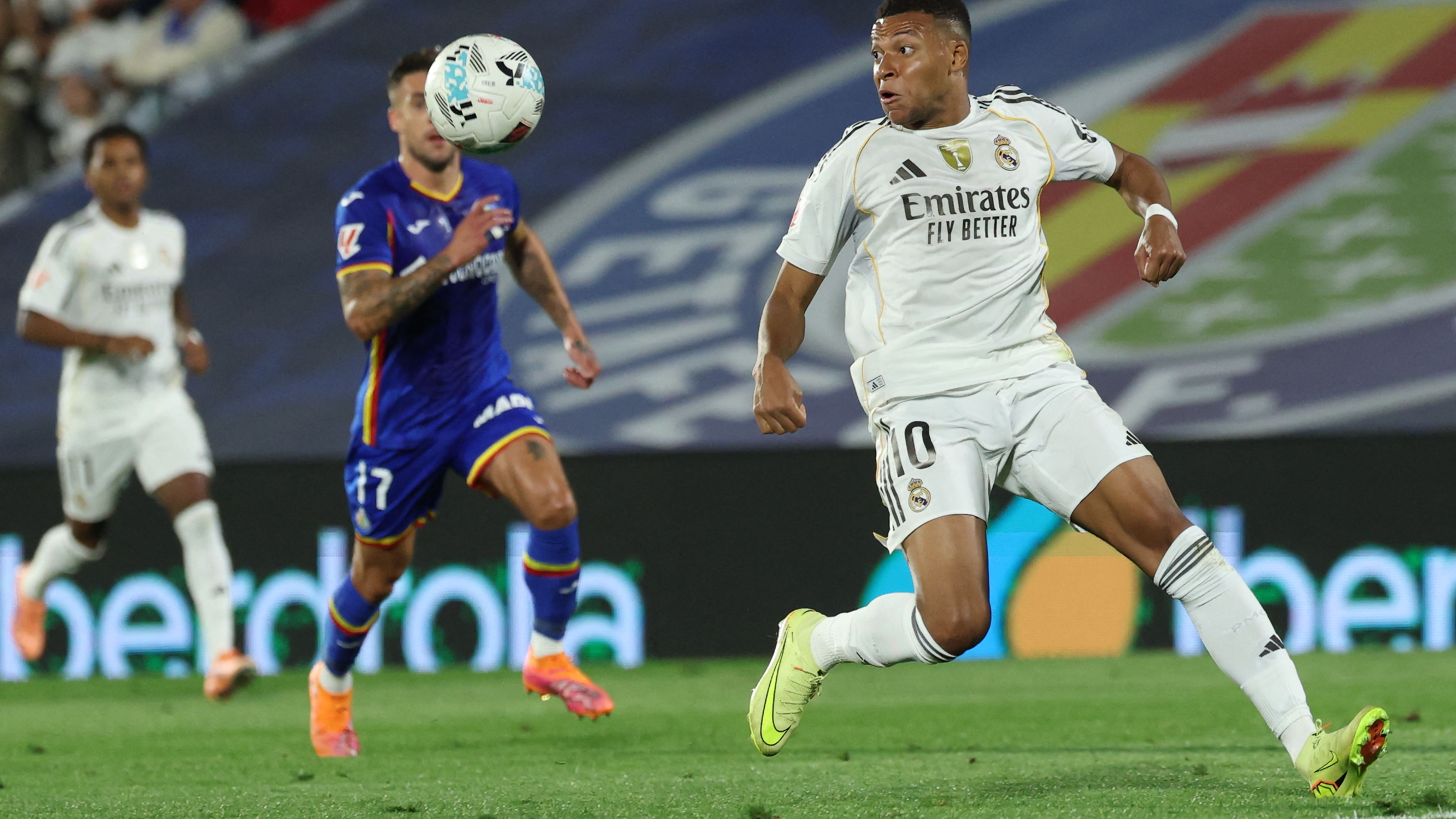 TOPSHOT-FBL-ESP-LIGA-GETAFE-REAL MADRID