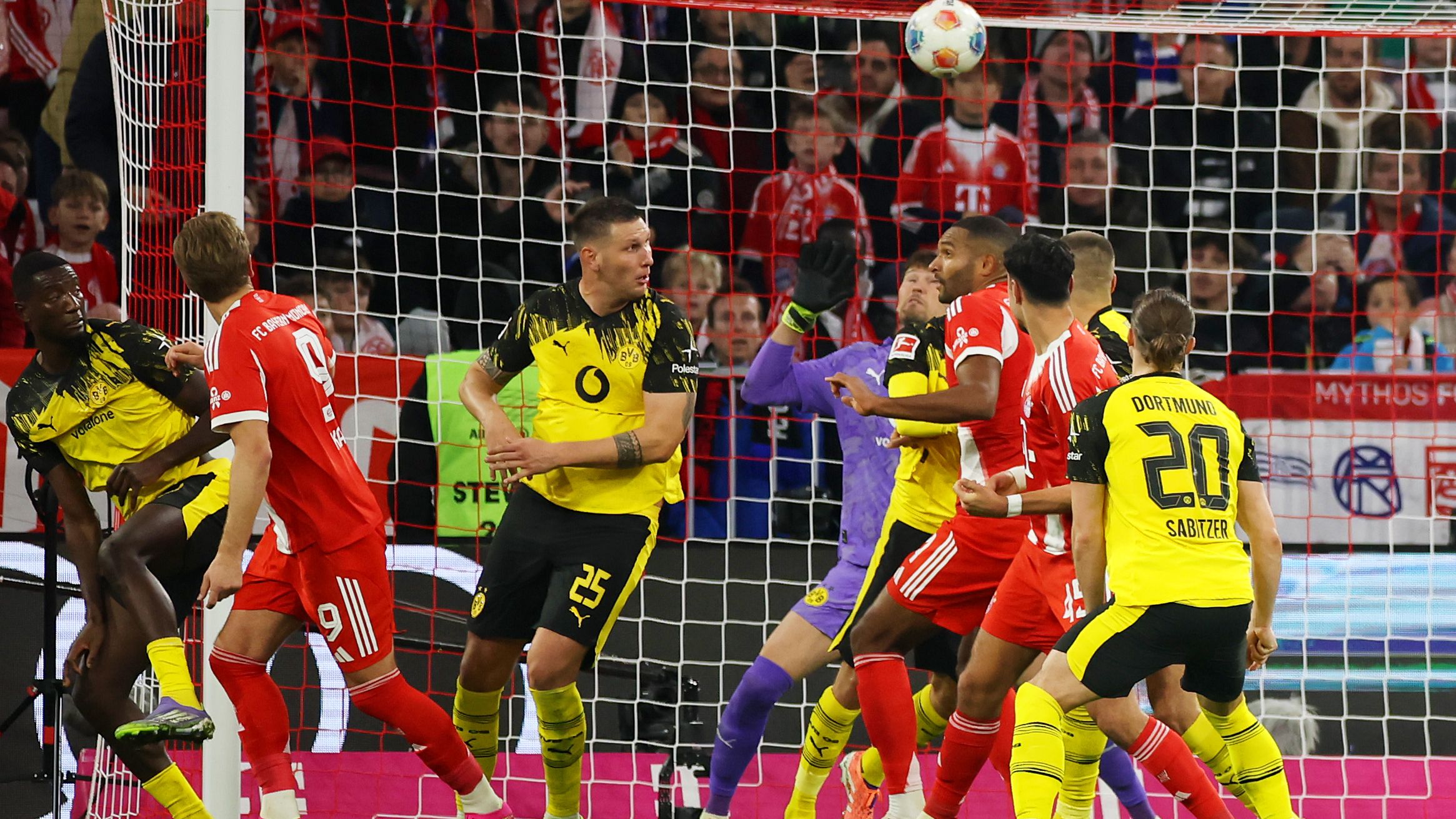 FC Bayern München v Borussia Dortmund - Bundesliga