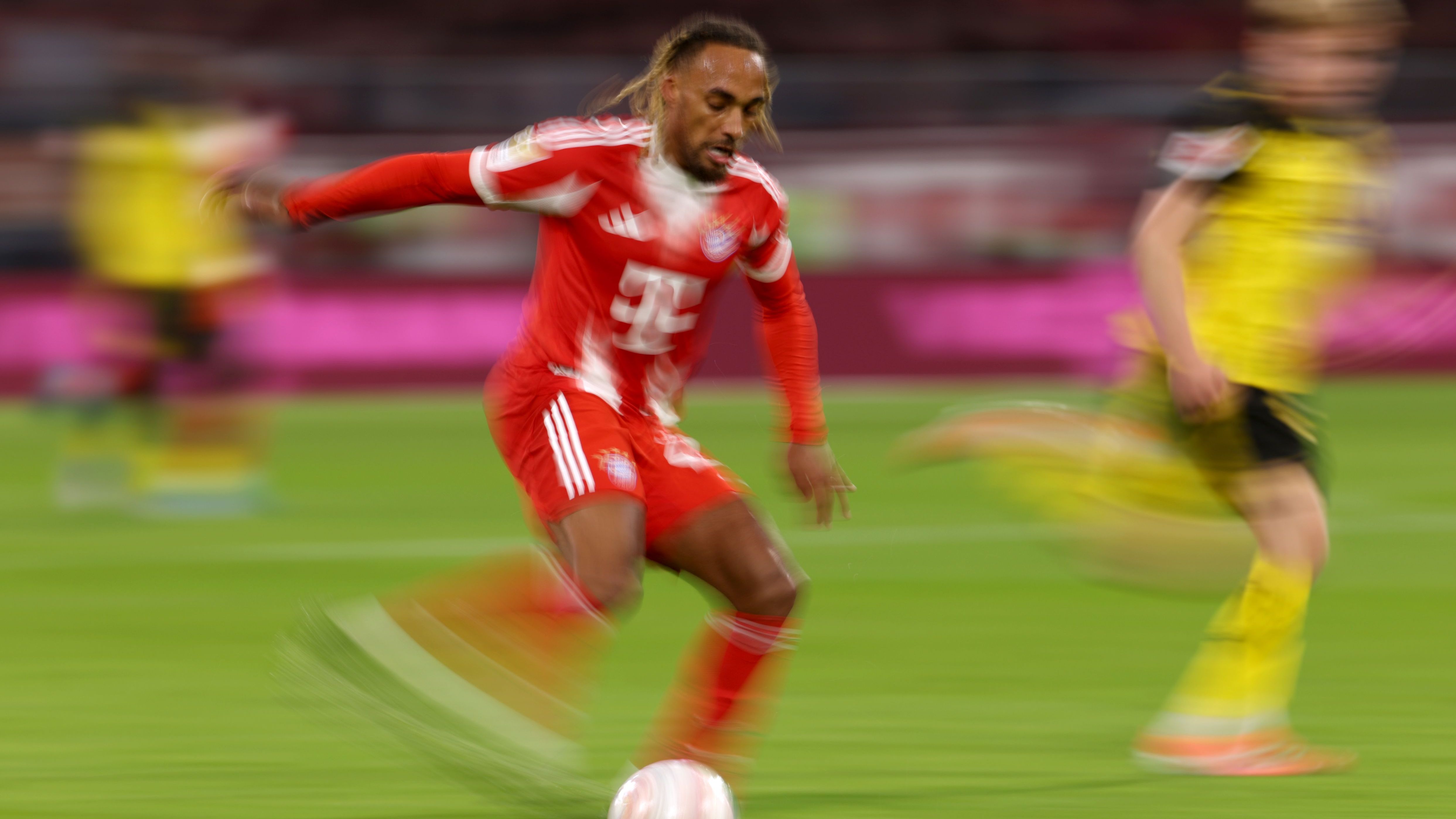 FC Bayern München v Borussia Dortmund - Bundesliga