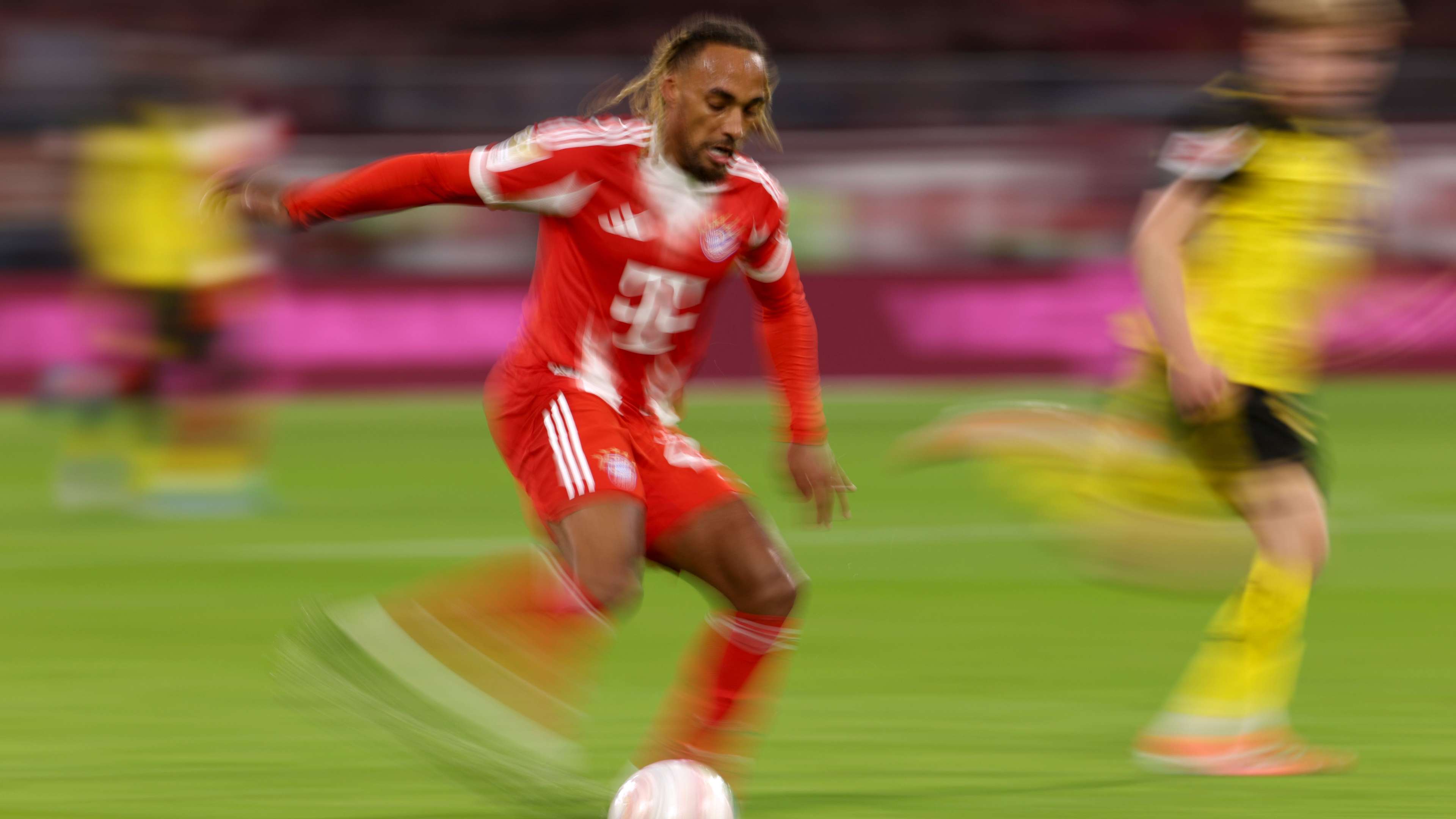 FC Bayern München v Borussia Dortmund - Bundesliga