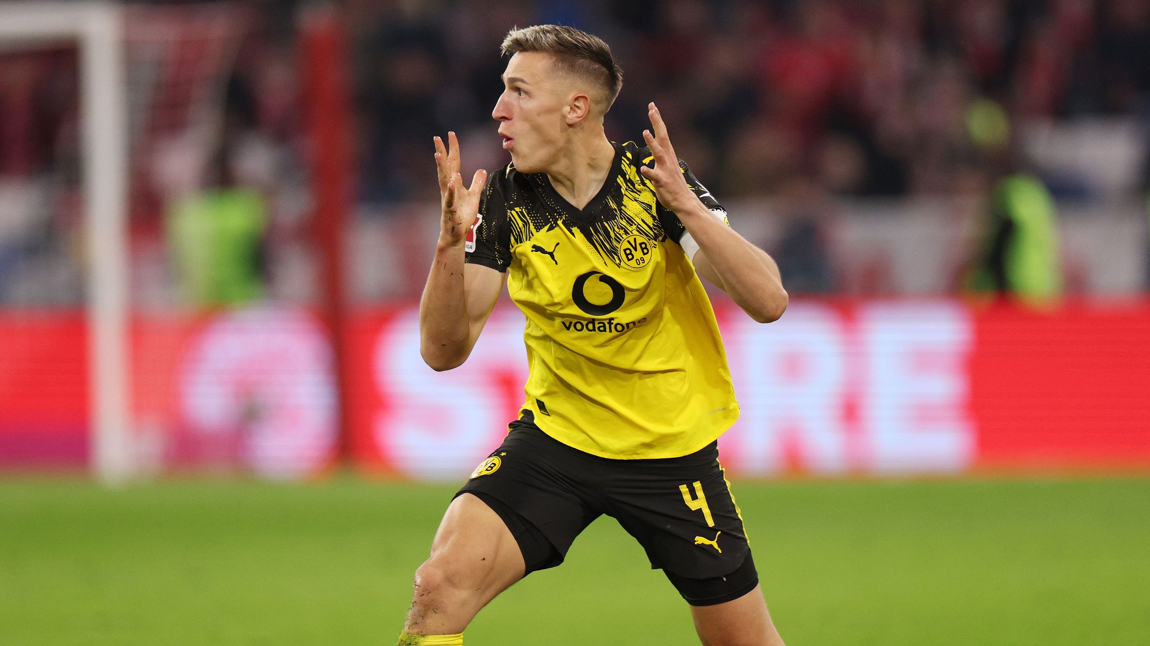 FC Bayern München v Borussia Dortmund - Bundesliga