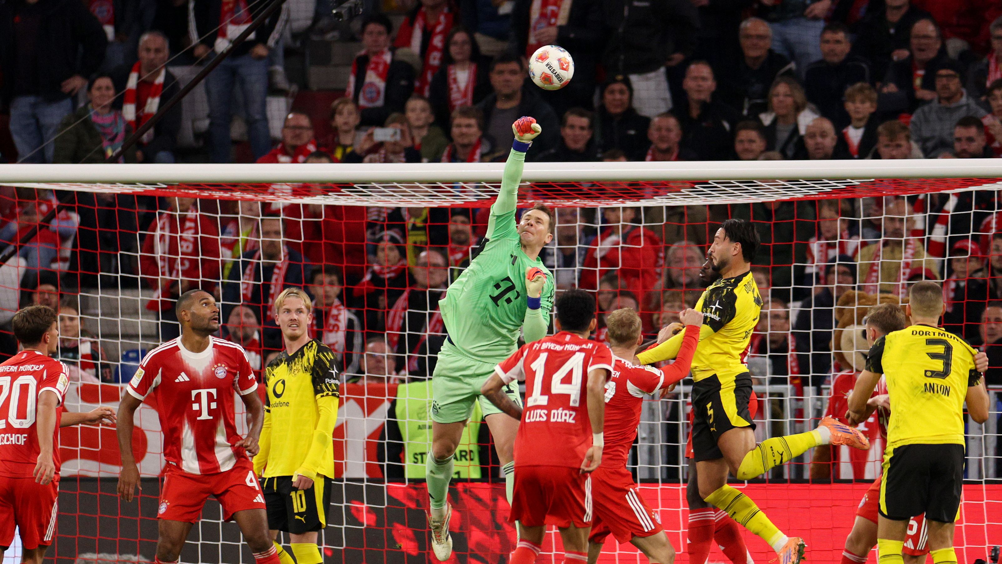 FC Bayern München v Borussia Dortmund - Bundesliga