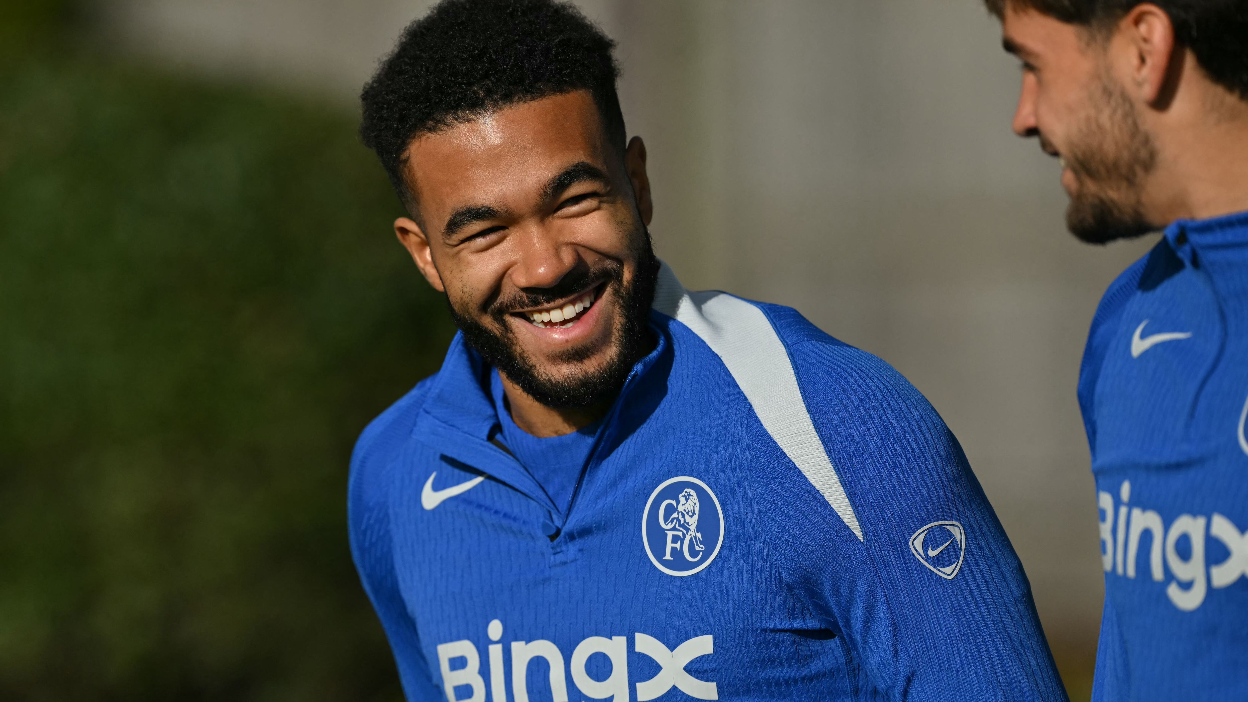 TOPSHOT-FBL-EUR-C1-CHELSEA-TRAINING