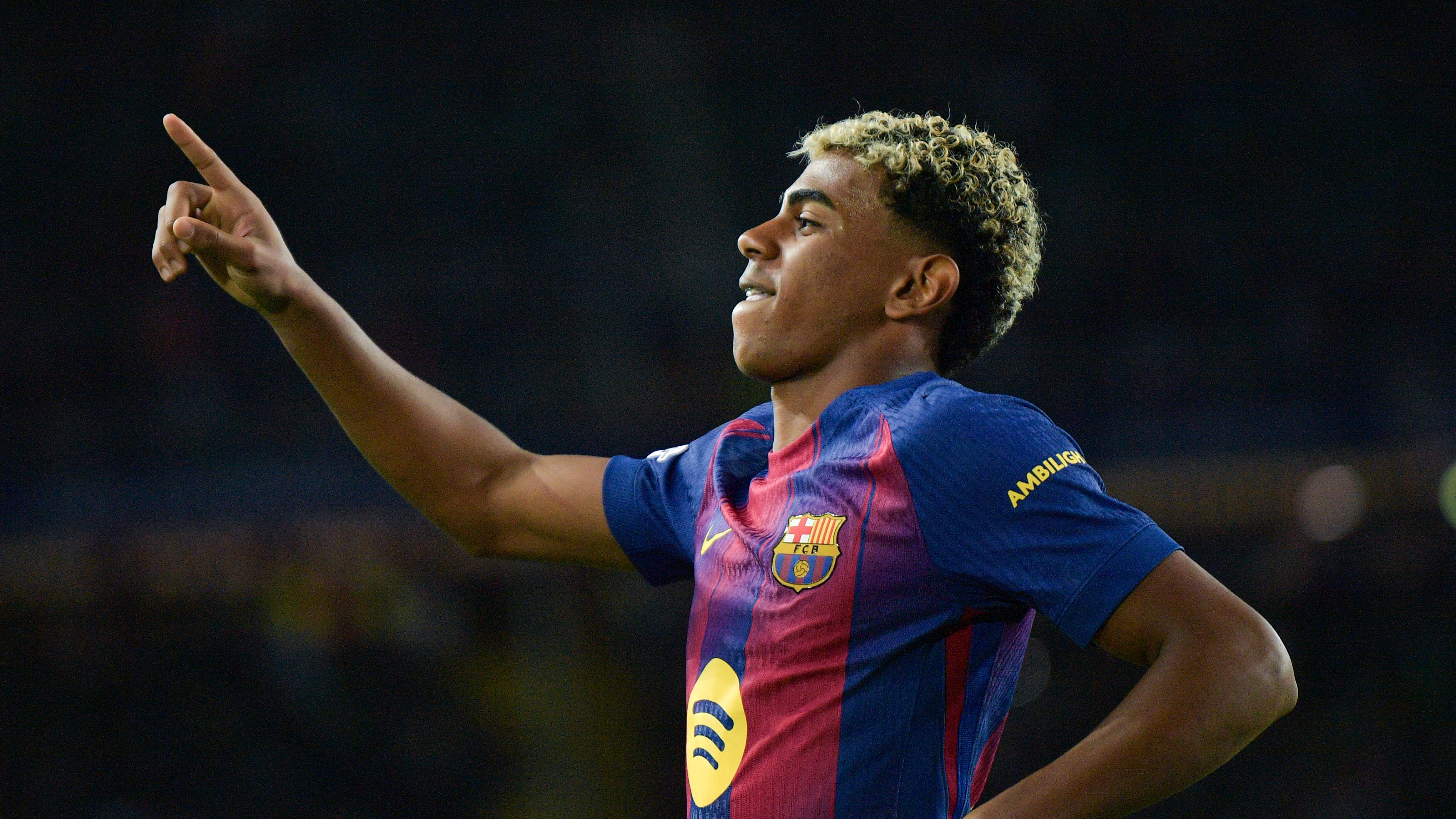 TOPSHOT-FBL-EUR-C1-BARCELONA-OLYMPIAKOS