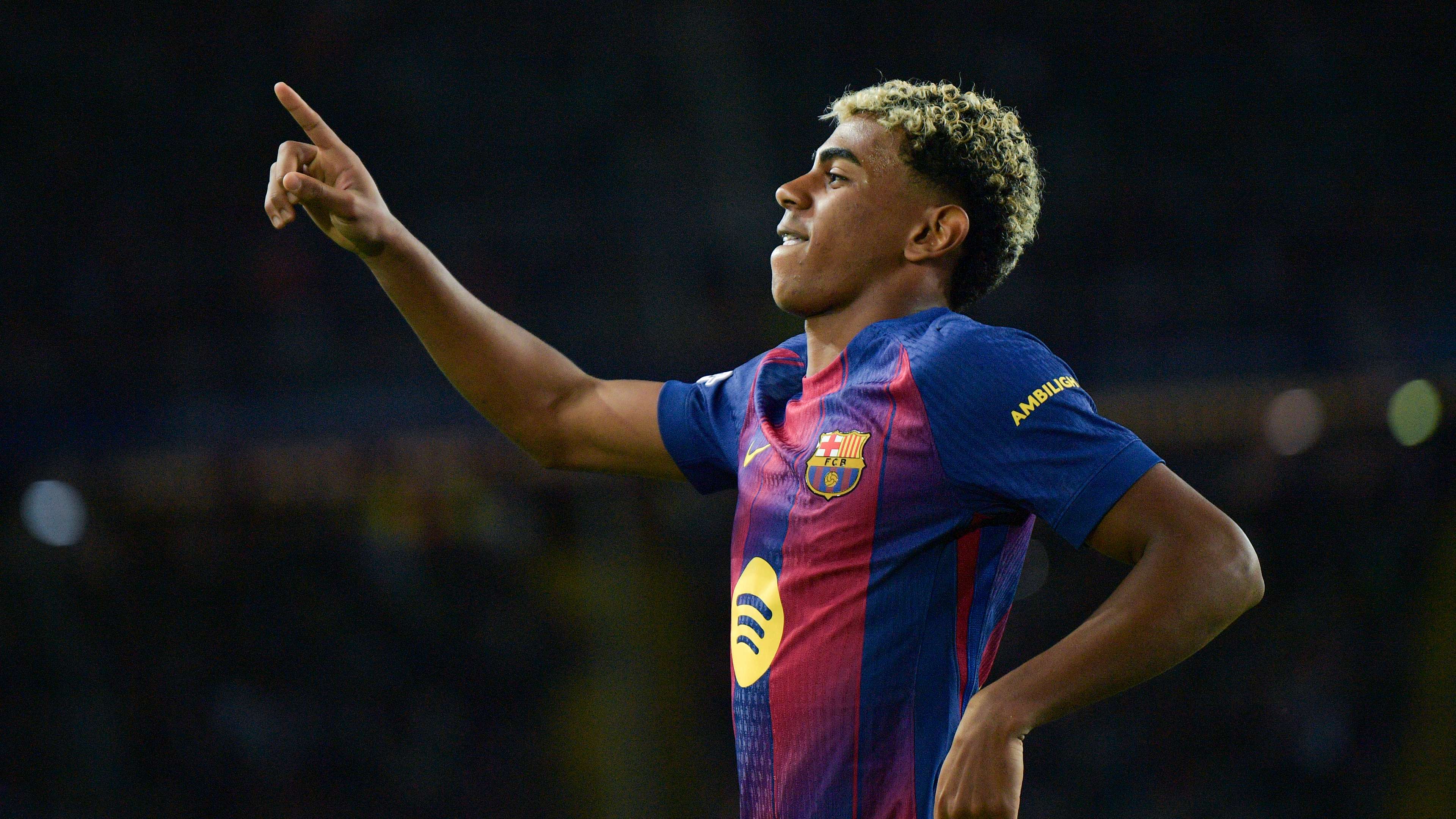 TOPSHOT-FBL-EUR-C1-BARCELONA-OLYMPIAKOS