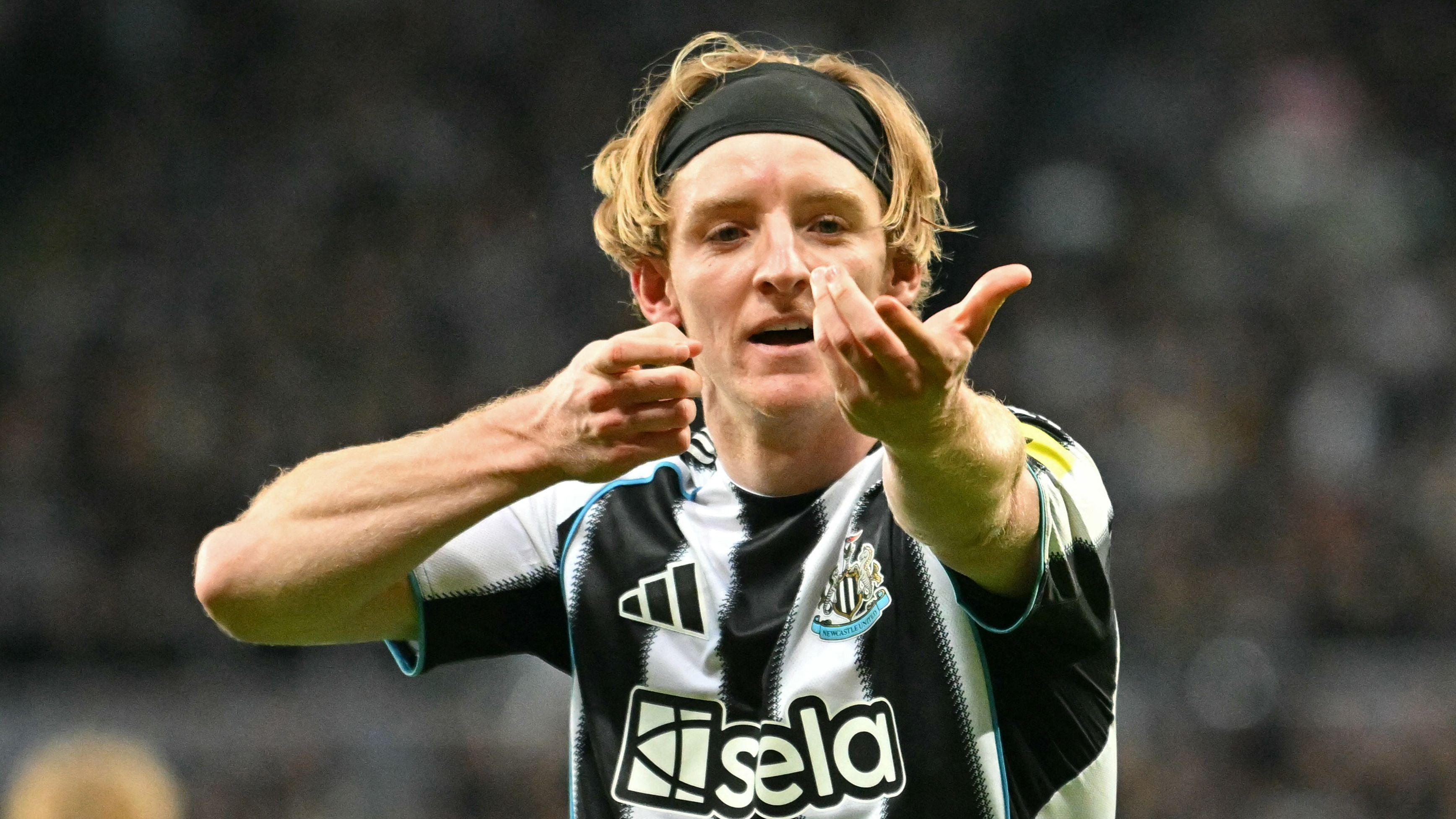 FBL-EUR-C1-NEWCASTLE-BENFICA