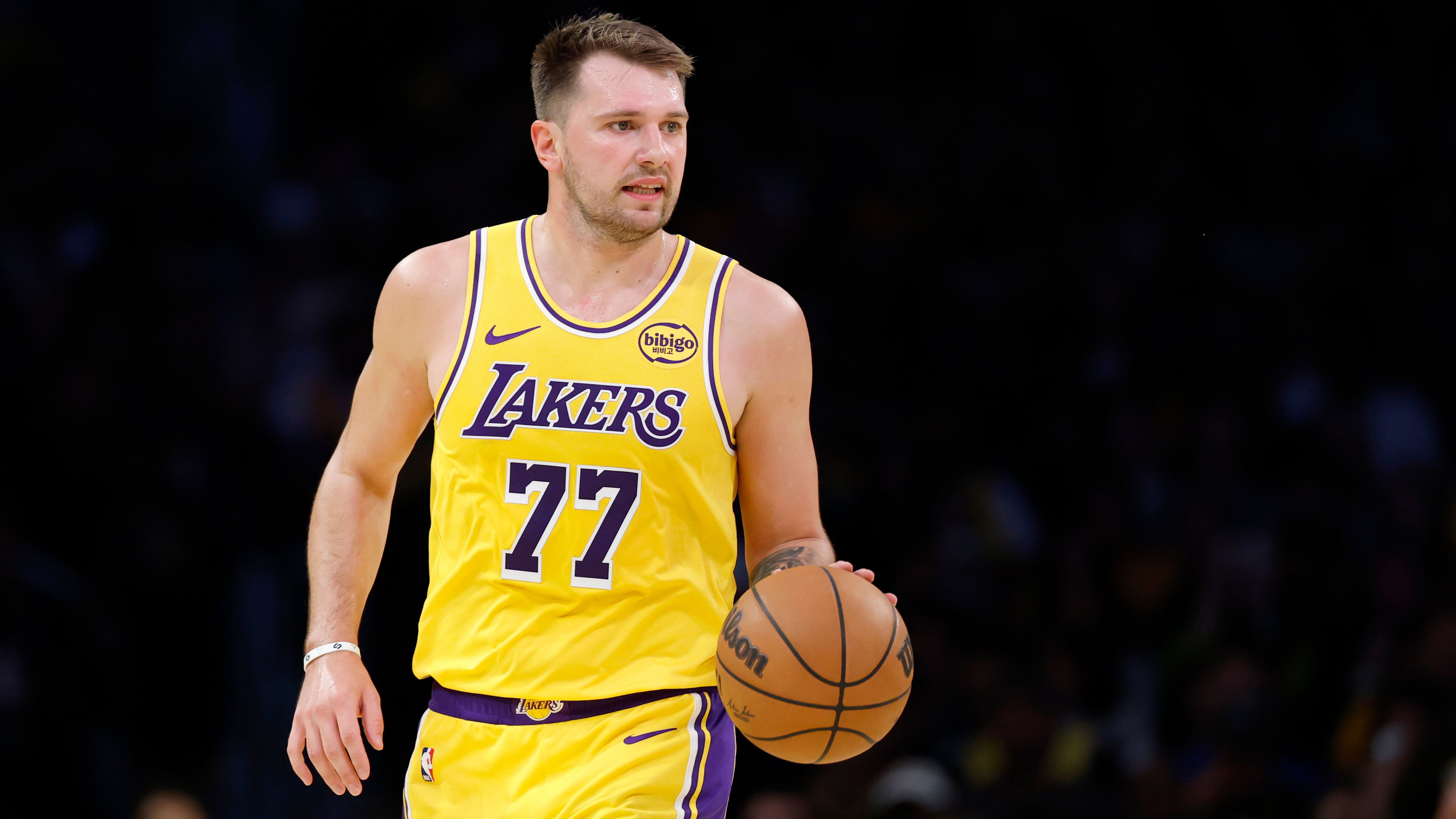 Golden State Warriors v Los Angeles Lakers