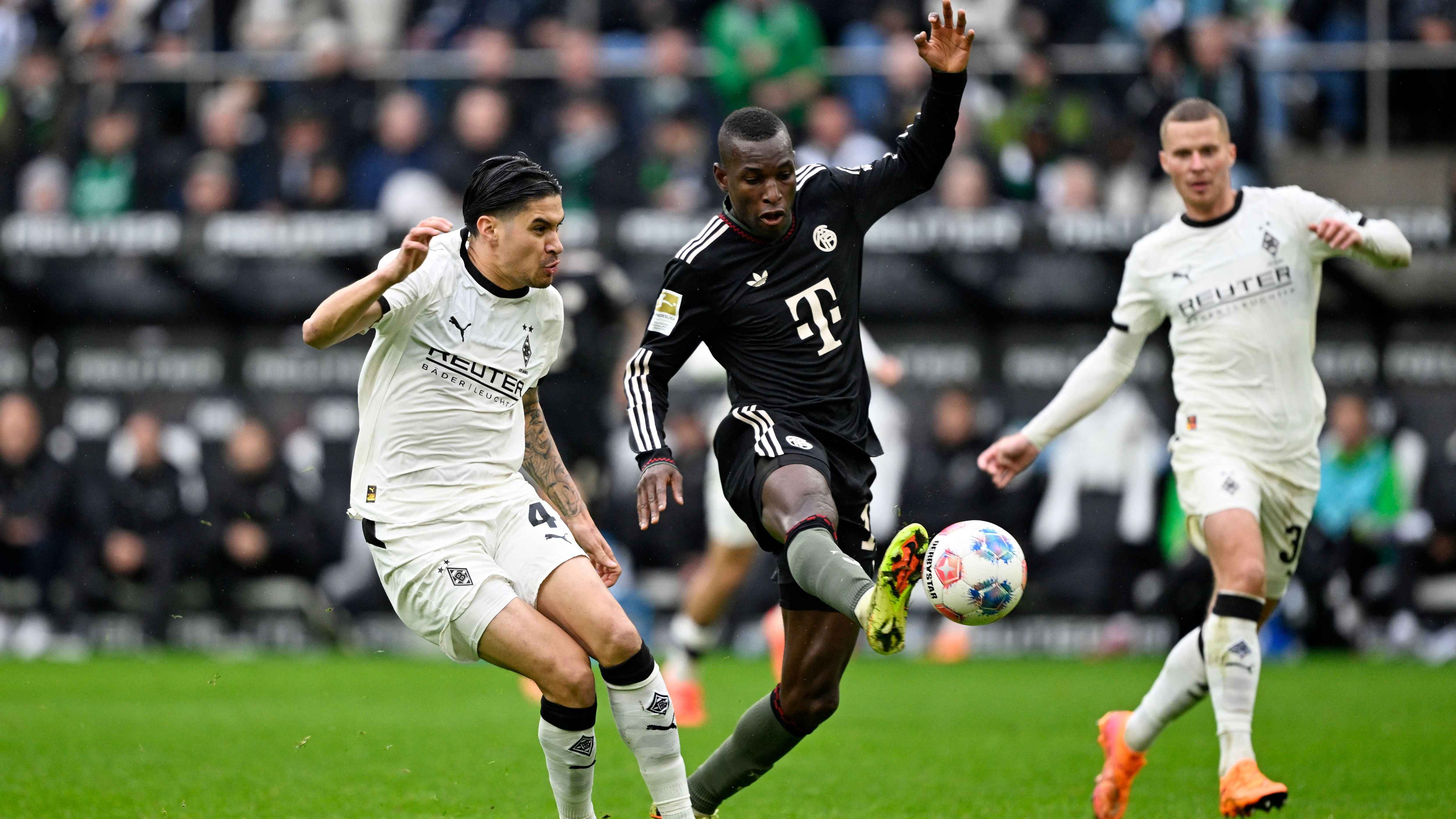 FBL-GER-BUNDESLIGA-MOENCHENGLADBACH-BAYERN MUNICH