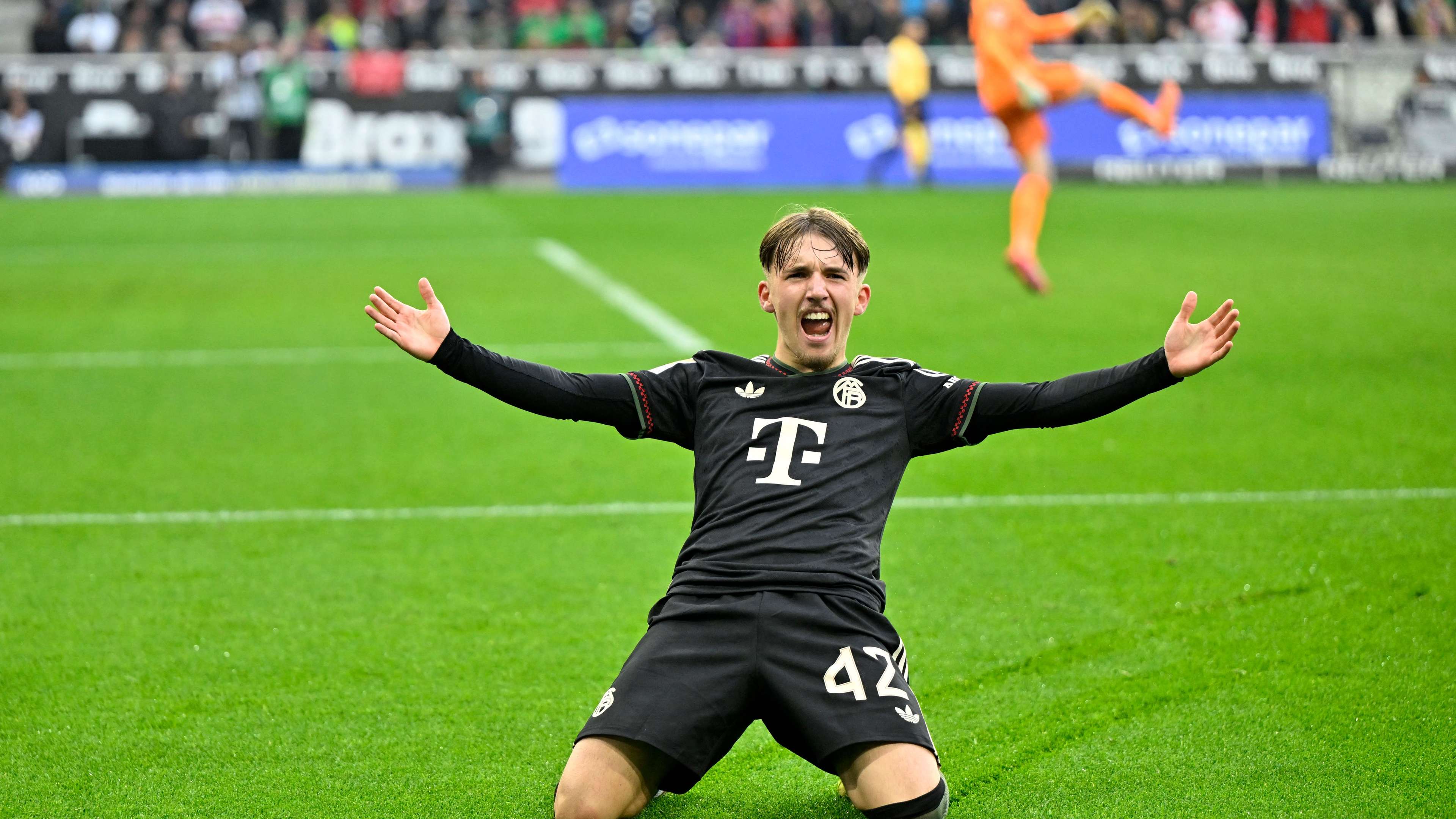 TOPSHOT-FBL-GER-BUNDESLIGA-MOENCHENGLADBACH-BAYERN MUNICH