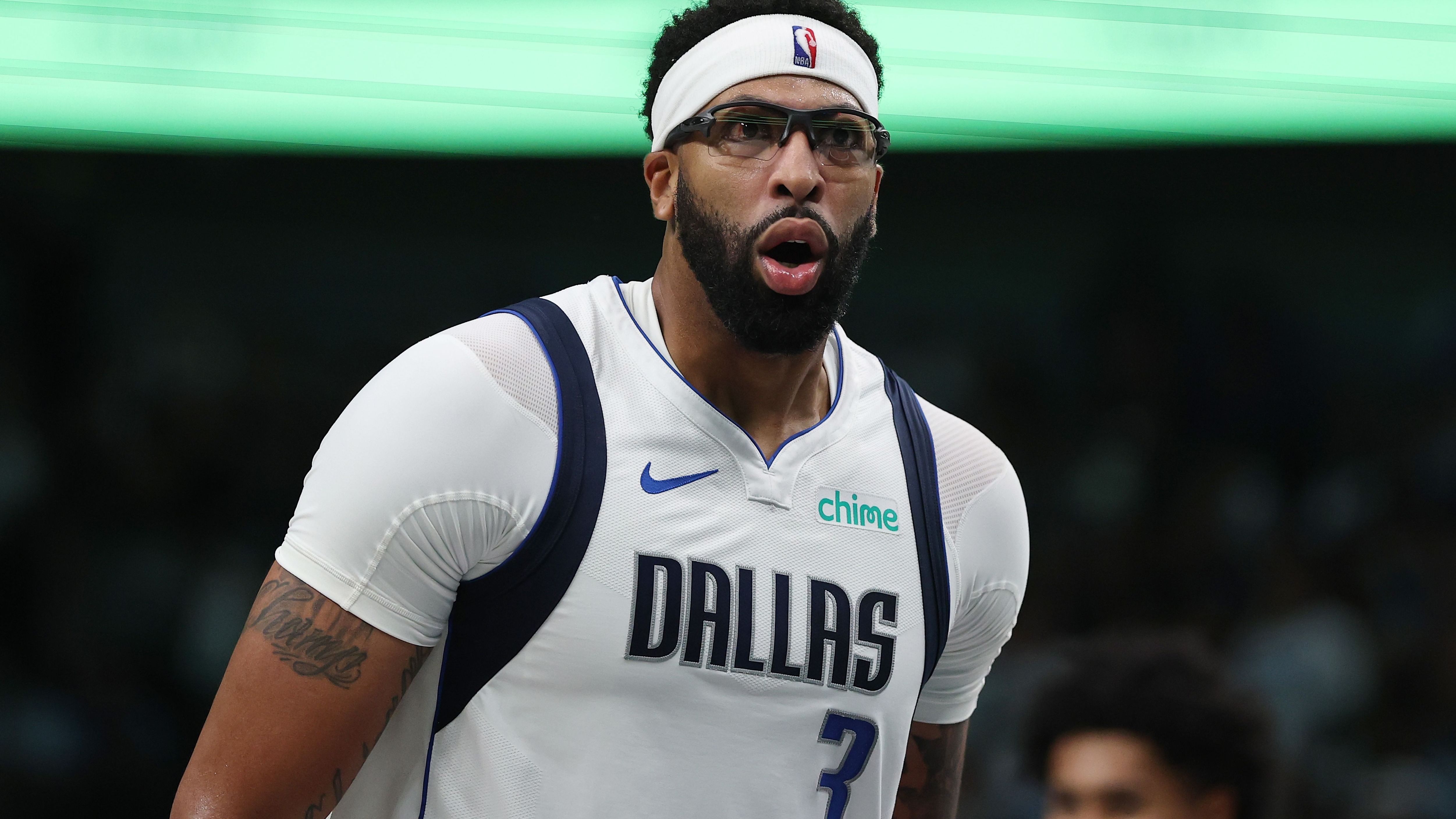 San Antonio Spurs v Dallas Mavericks