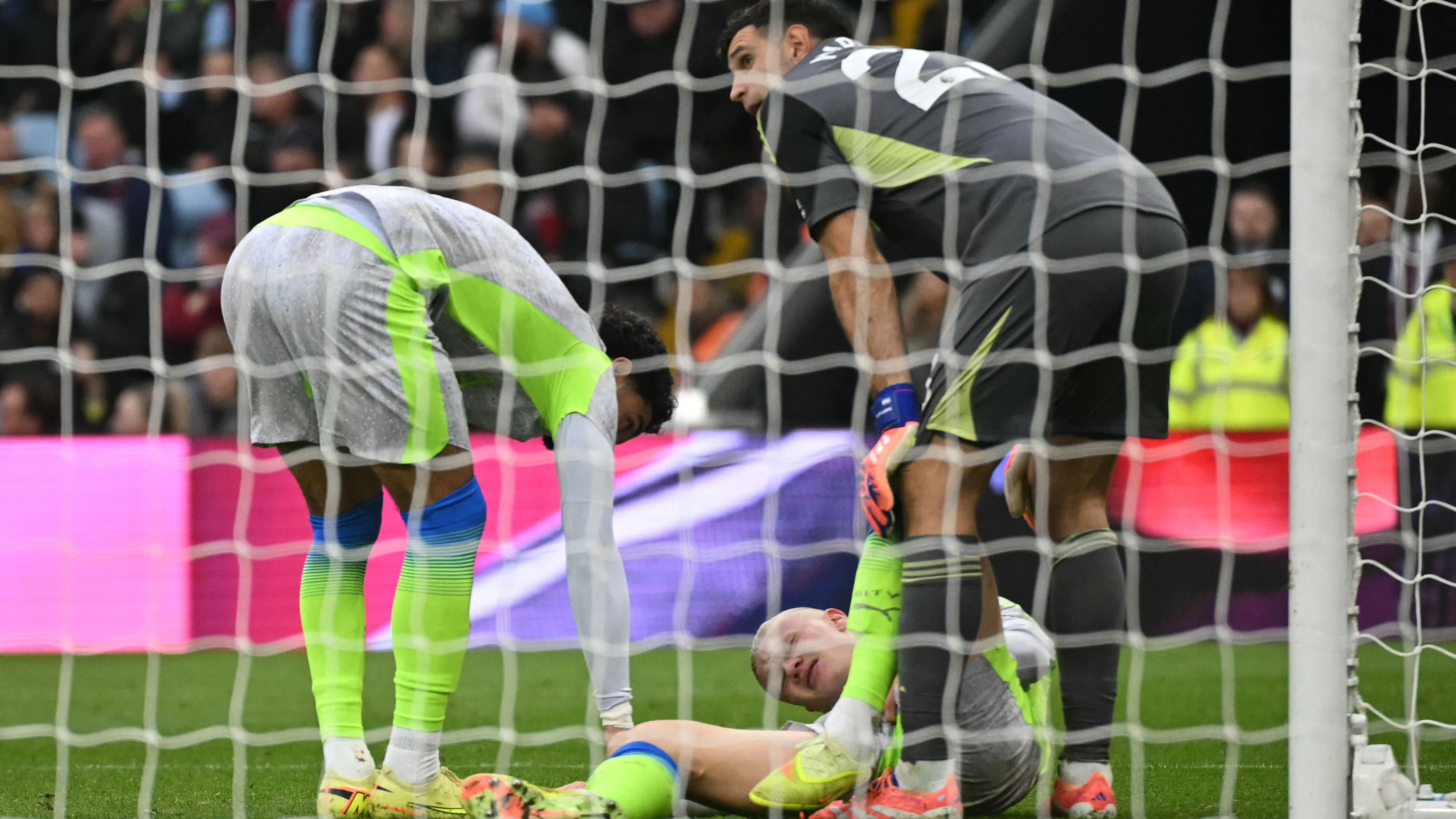 TOPSHOT-FBL-ENG-PR-ASTON VILLA-MAN CITY