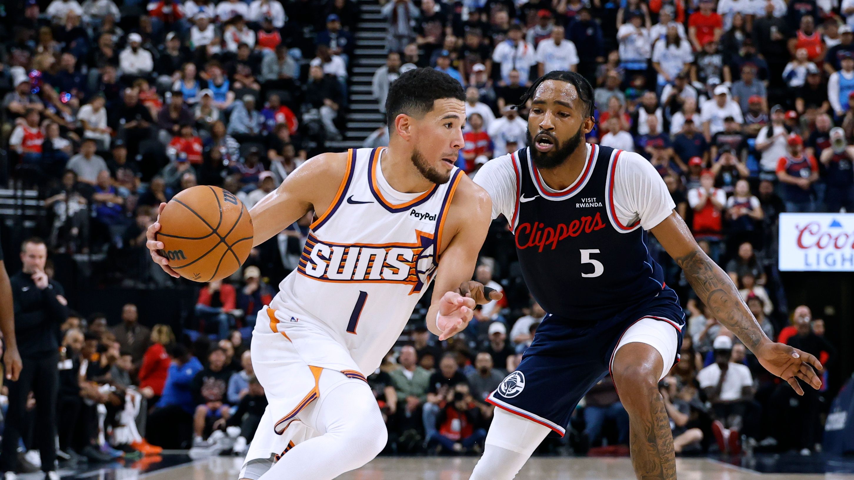 Phoenix Suns v Los Angeles Clippers