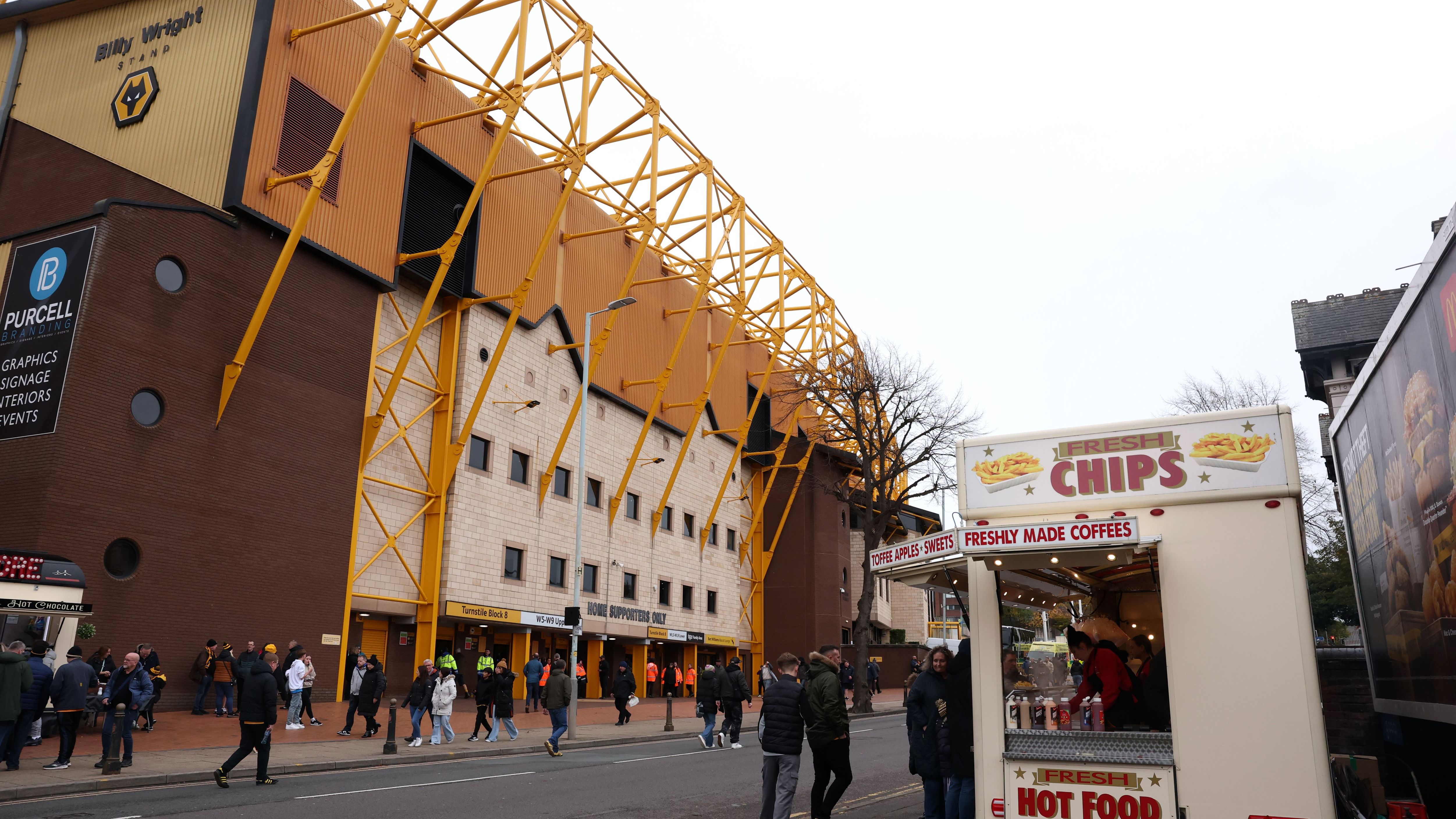 Wolverhampton Wanderers v Burnley - Premier League