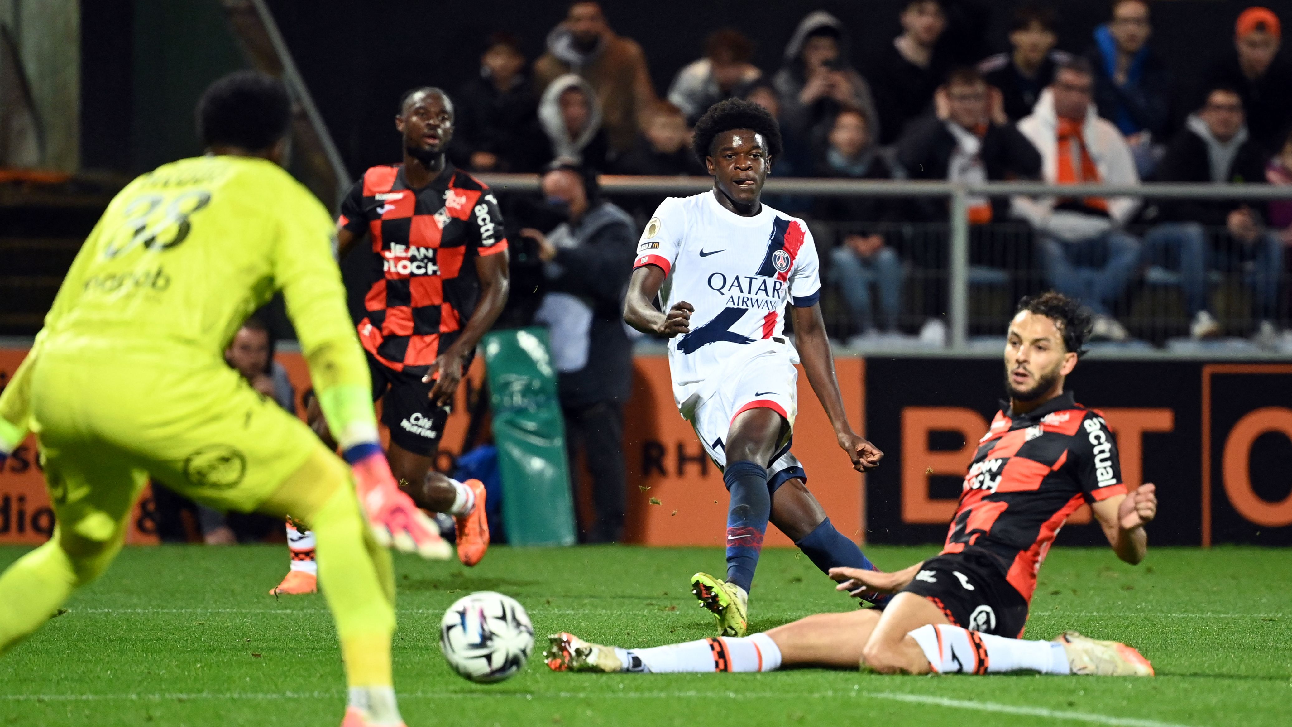 FBL-FRA-LIGUE1-LORIENT-PSG