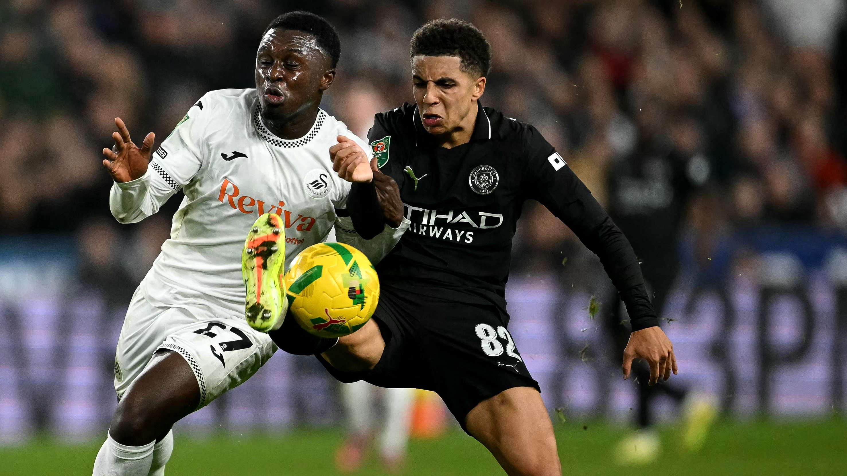 TOPSHOT-FBL-ENG-LCUP-SWANSEA-MAN CITY