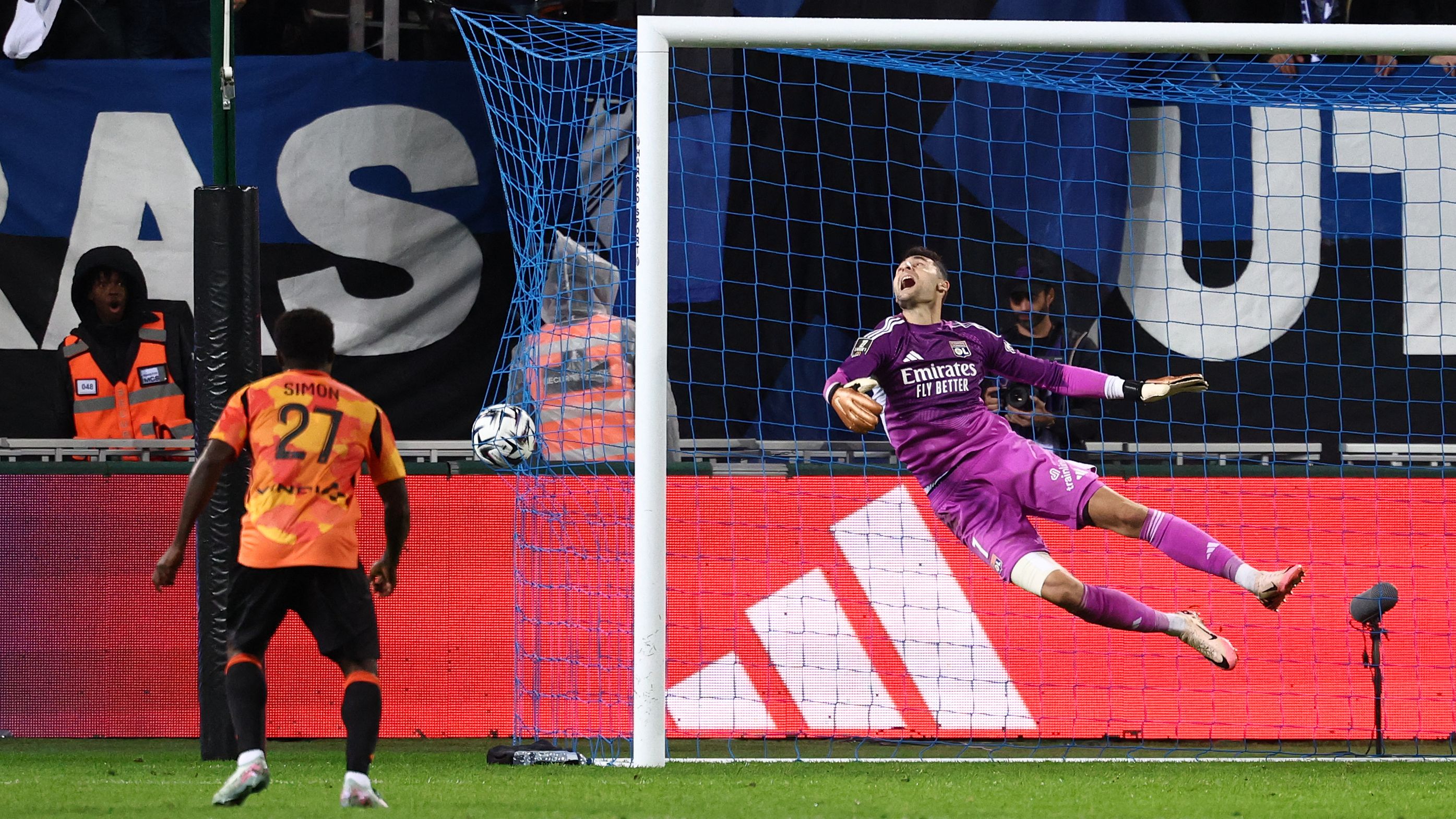 TOPSHOT-FBL-FRA-LIGUE1-PARIS FC-LYON