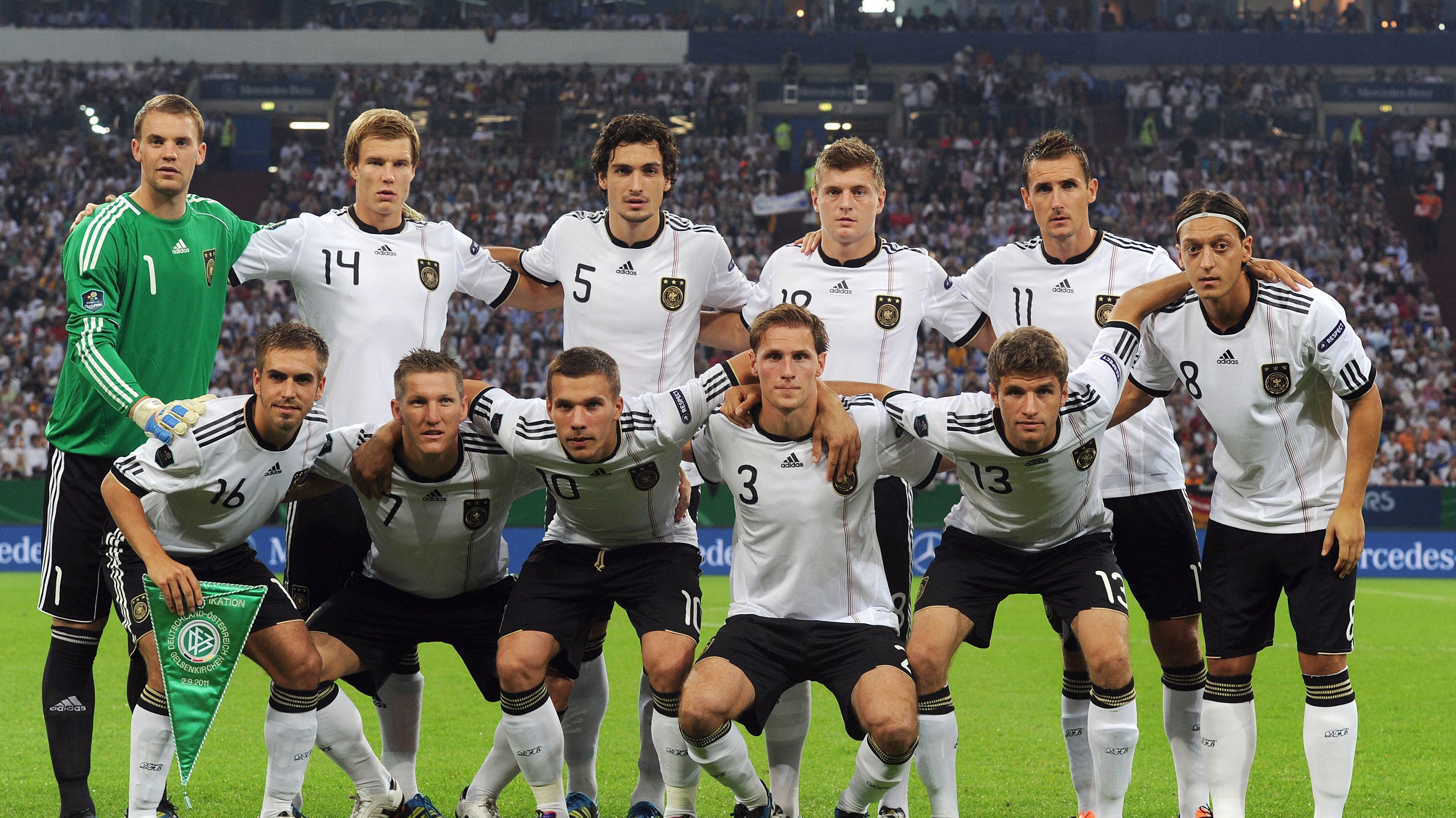 FBL-EURO-2012-GER-AUT-QUALIFIER-TEAM PHOTO