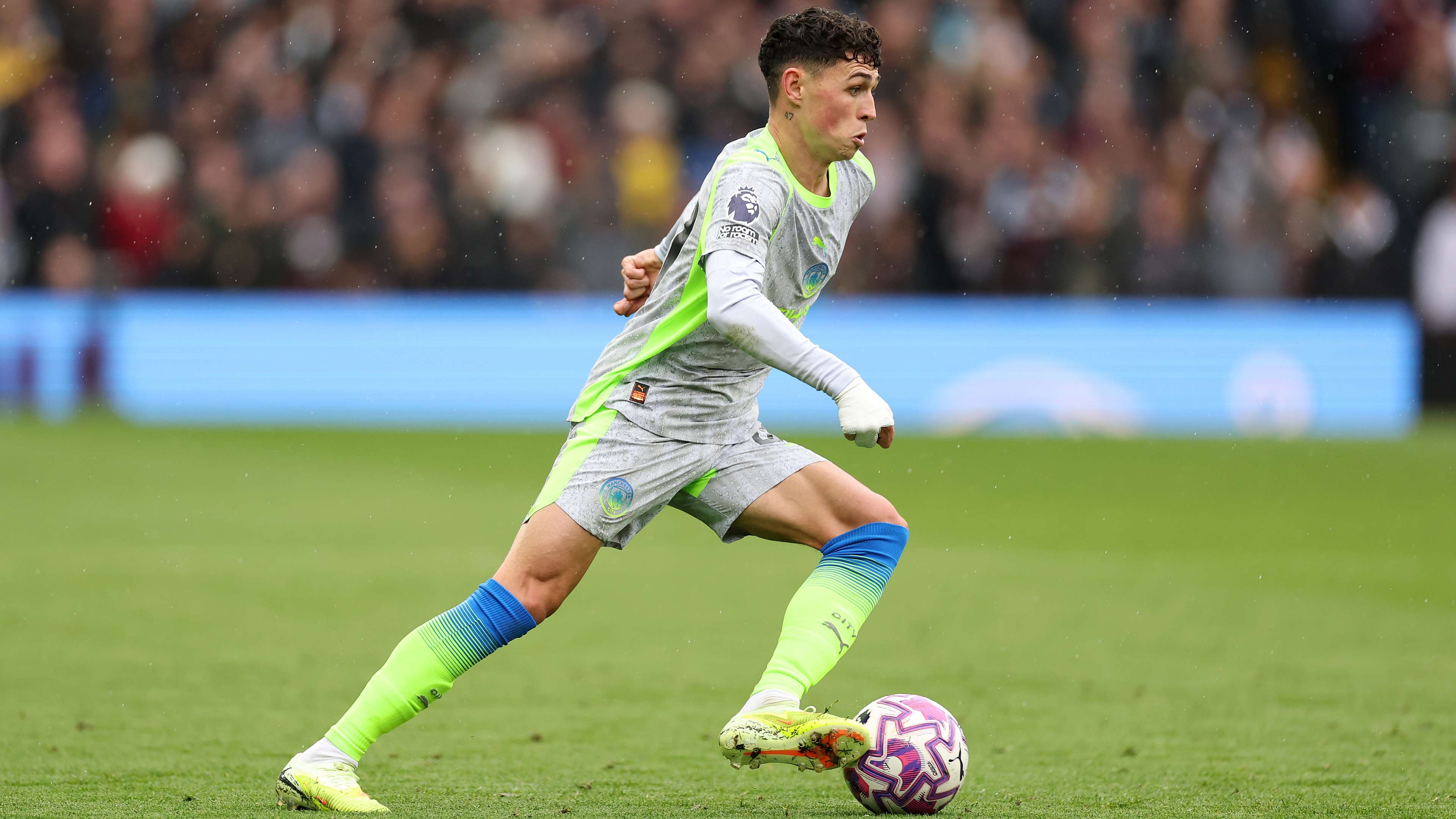 Aston Villa v Manchester City - Premier League