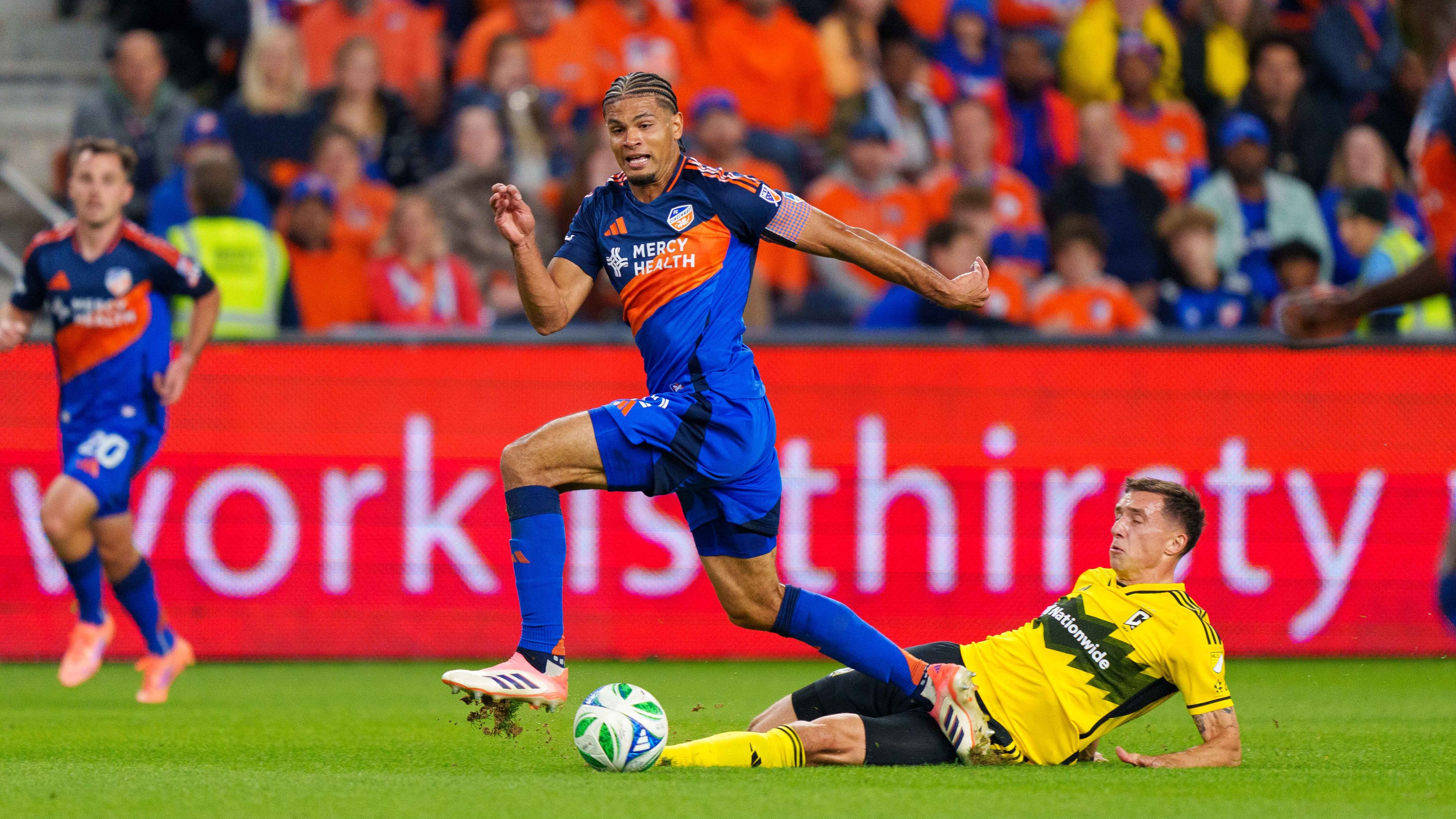 FC Cincinnati v Columbus Crew - 2025 MLS Cup Playoffs