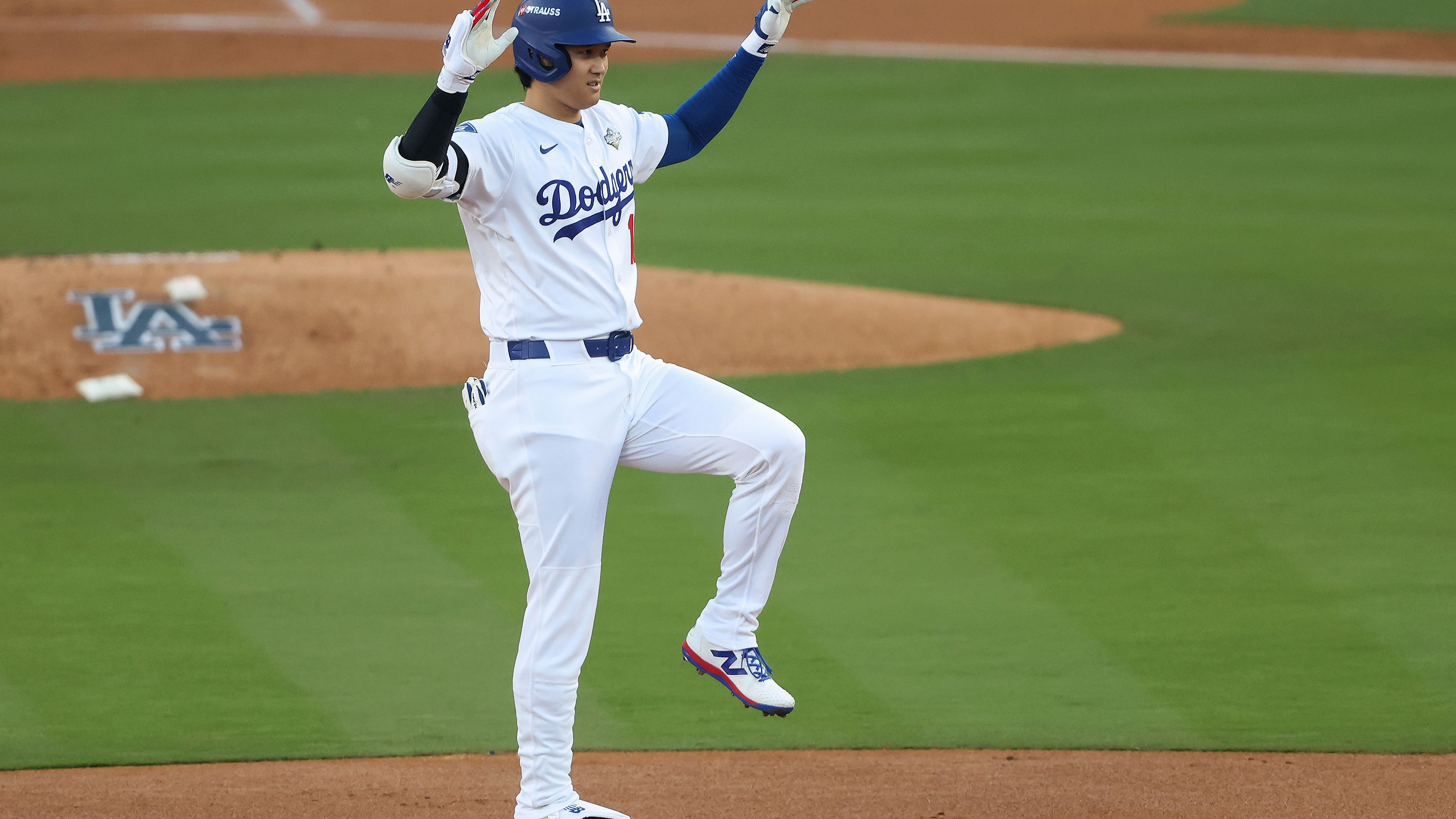 World Series - Toronto Blue Jays v Los Angeles Dodgers - Game Three