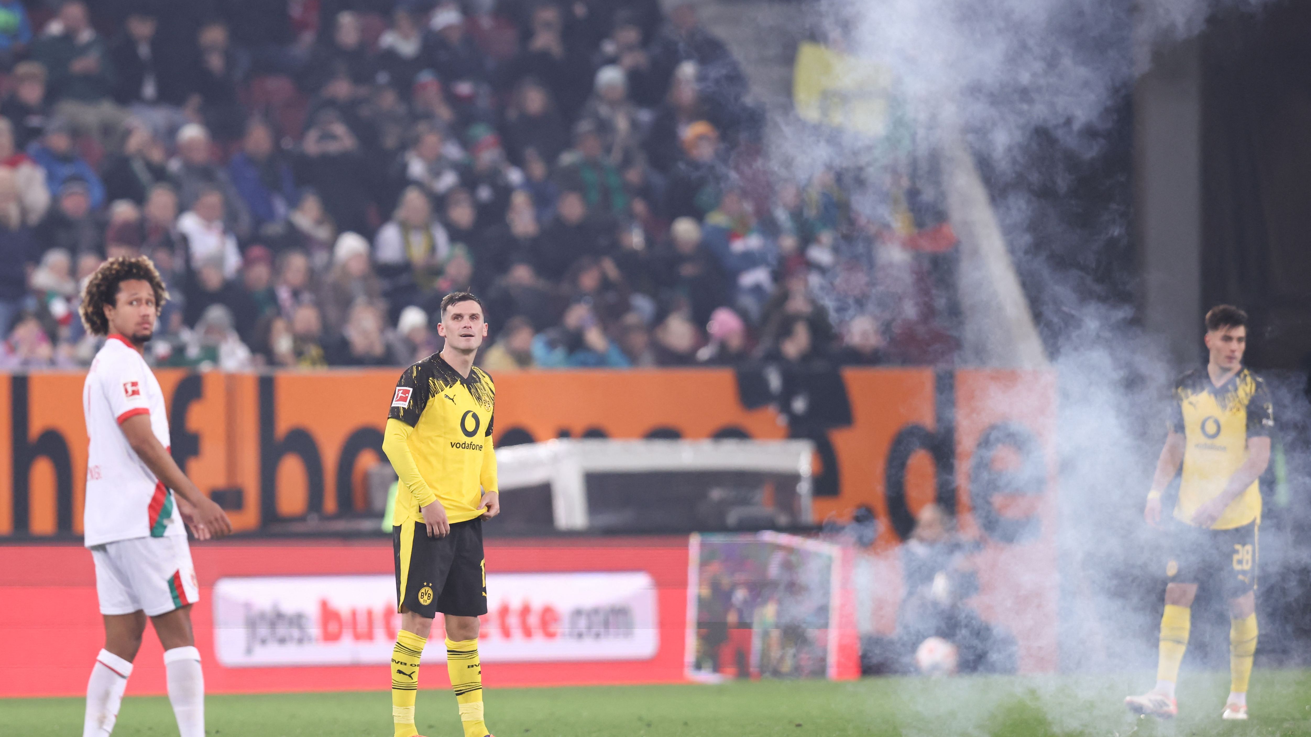 FBL-GER-BUNDESLIGA-AUGSBURG-DORTMUND