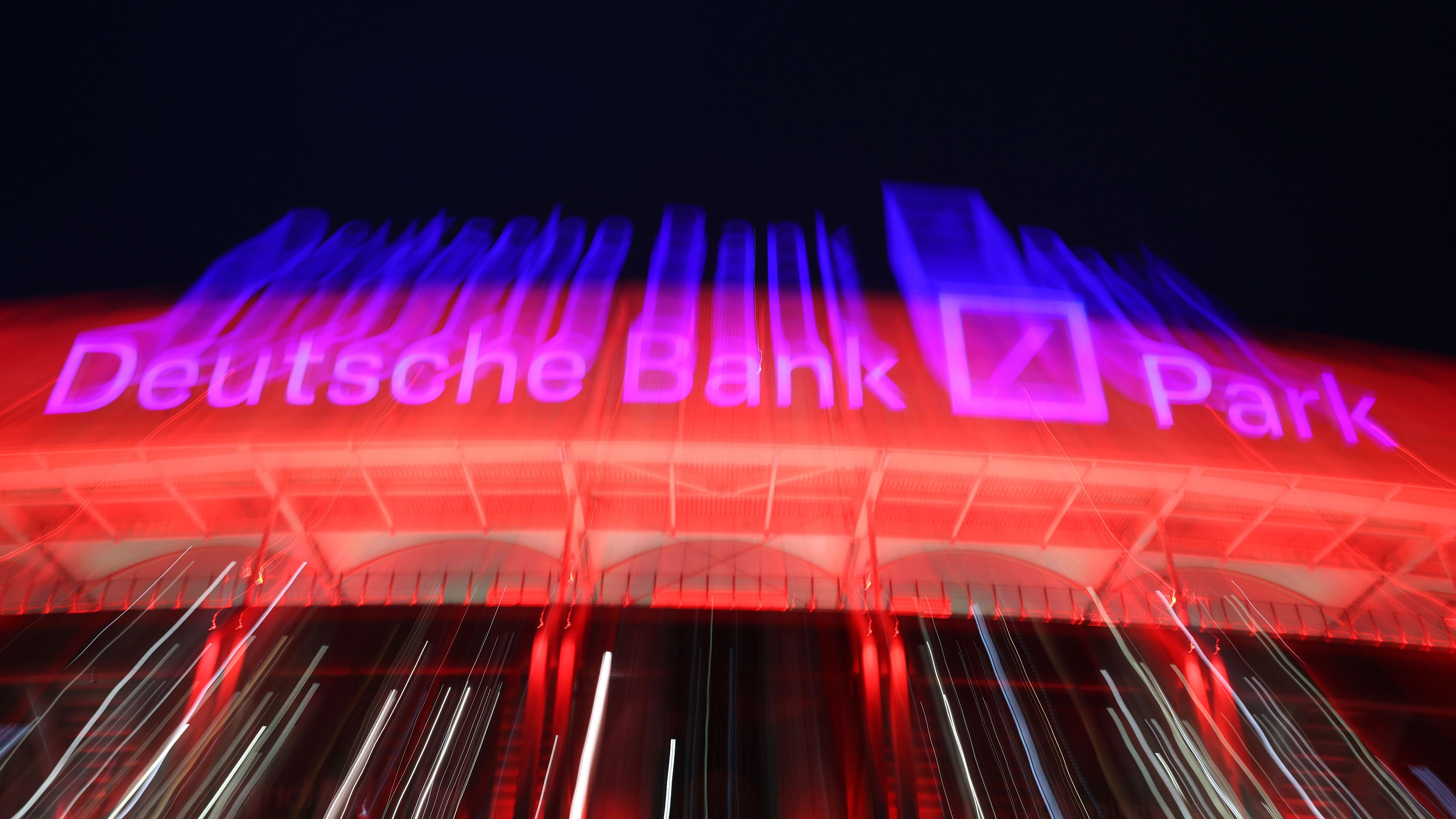 Eintracht Frankfurt v Borussia Dortmund - DFB Cup: Round Two