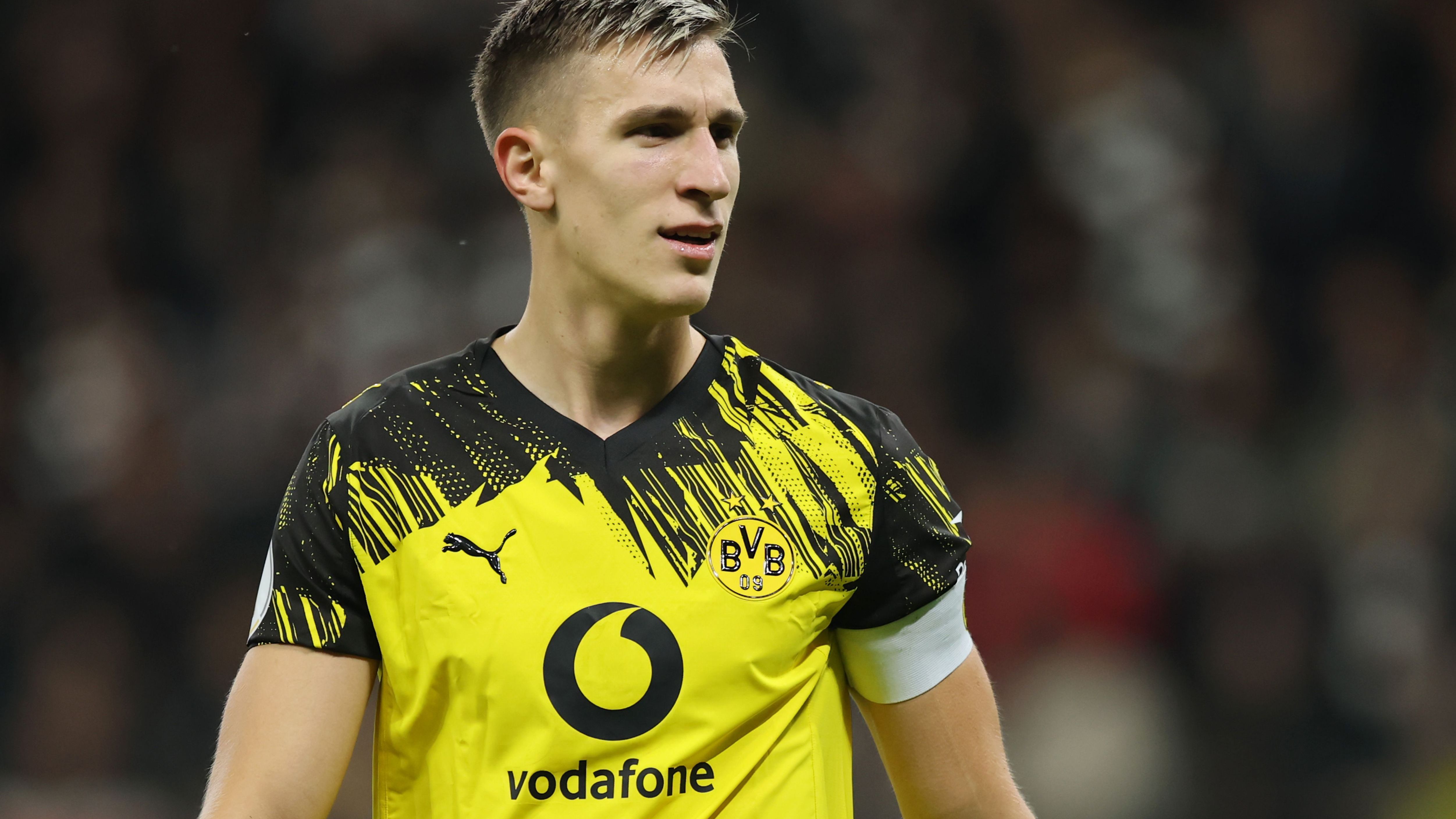 Eintracht Frankfurt v Borussia Dortmund - DFB Cup: Round Two