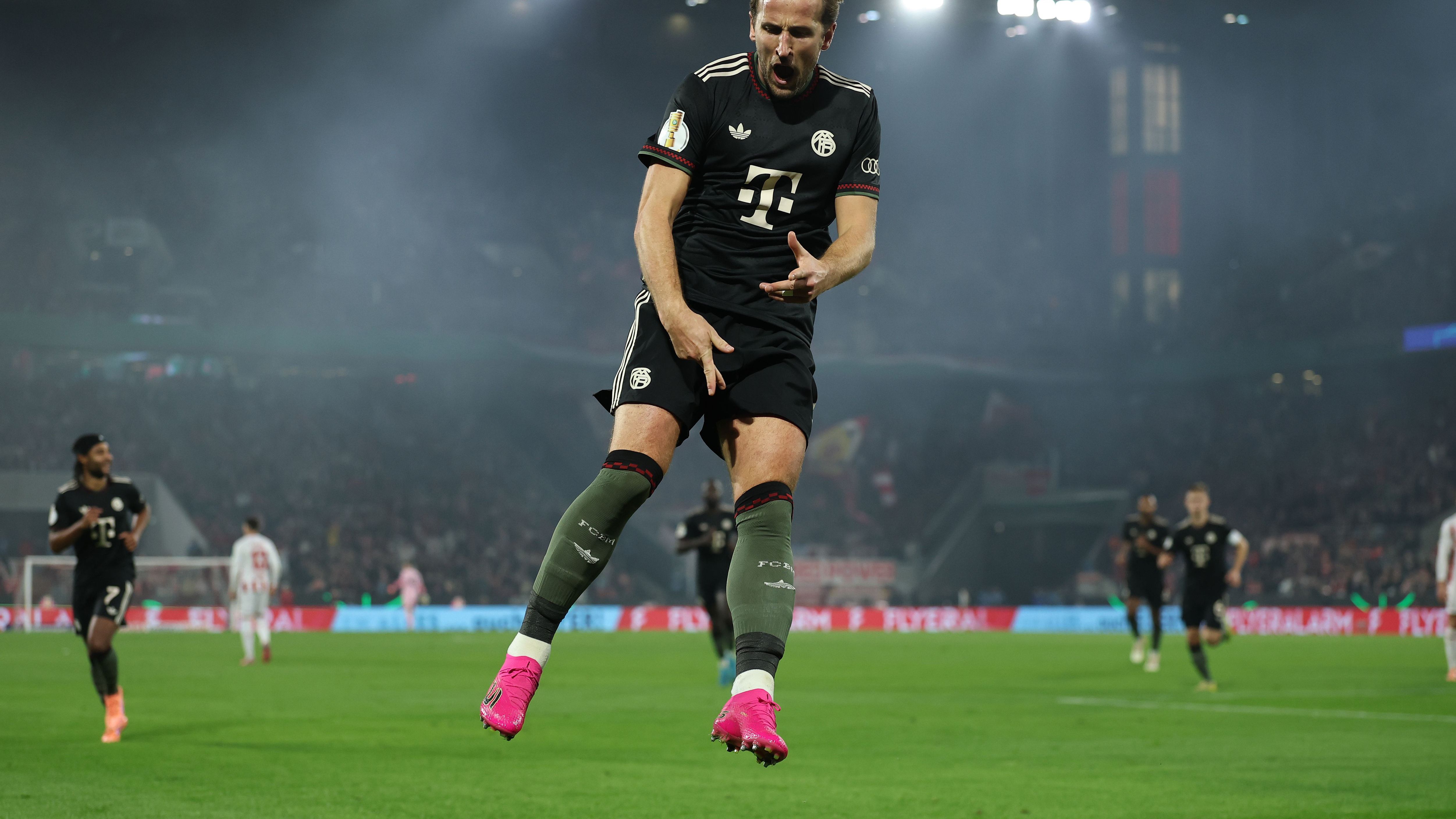 1. FC Köln v FC Bayern München - DFB Cup: Round Two