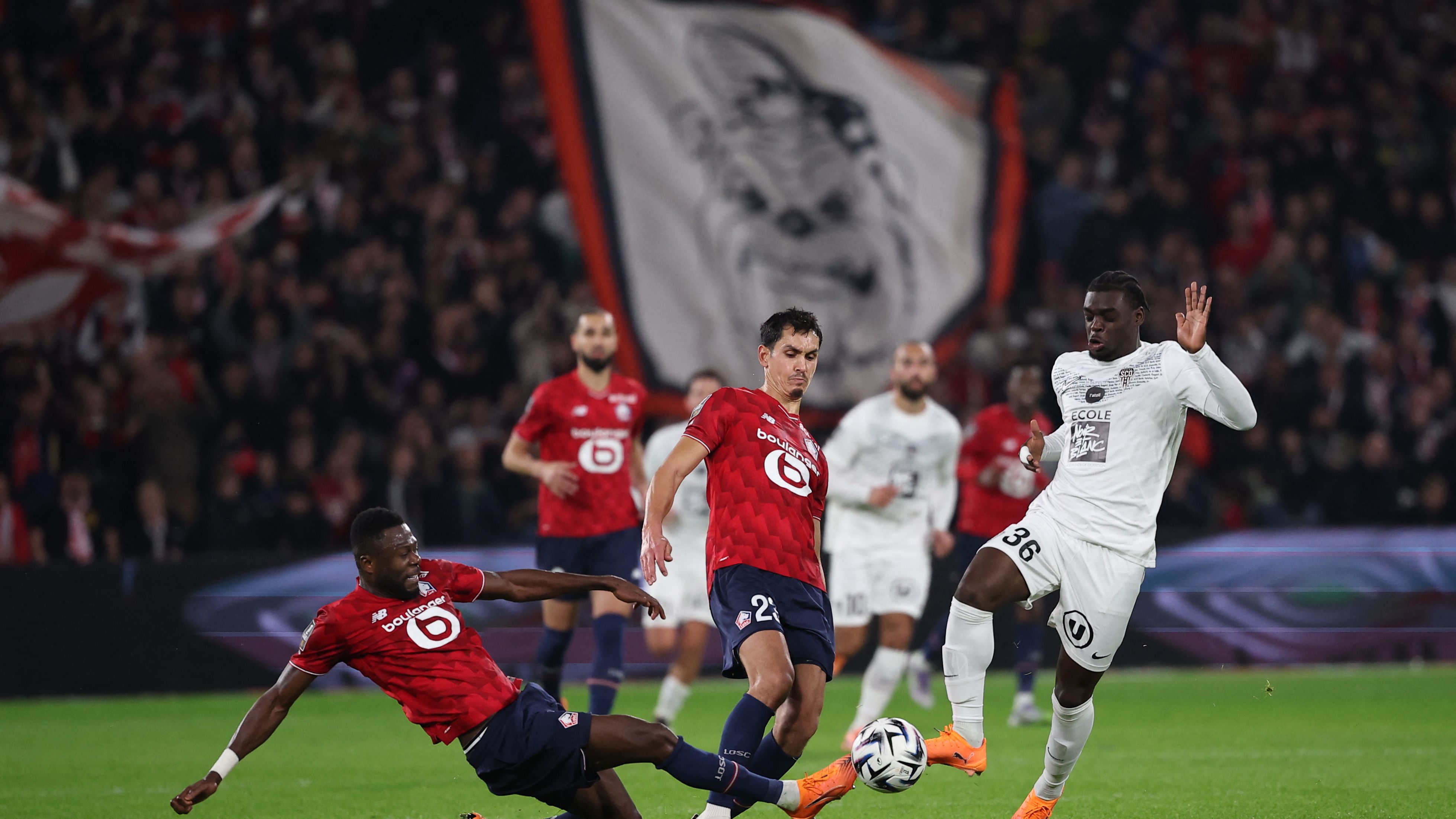FBL-FRA-LIGUE1-LILLE-ANGERS