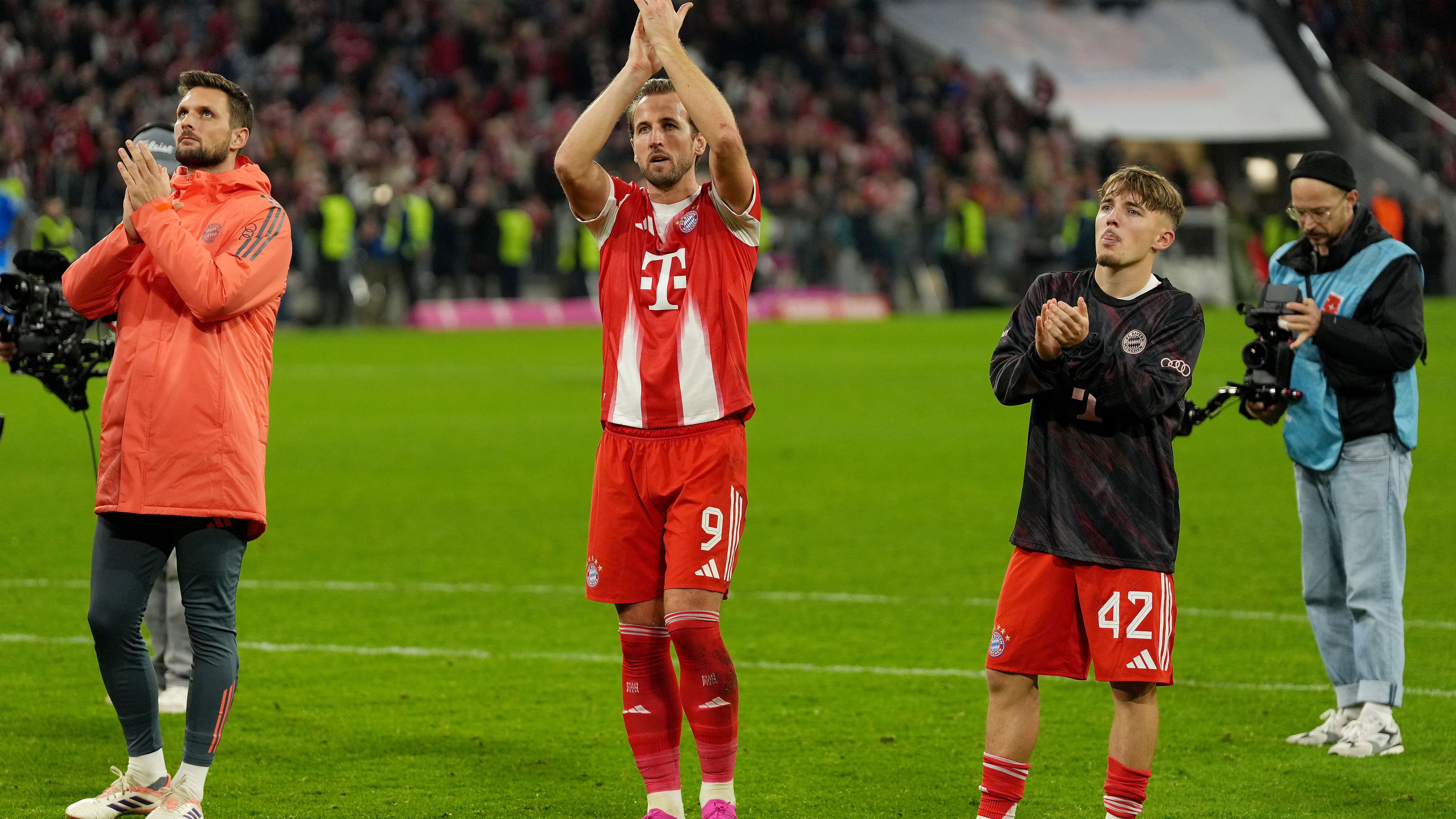 FC Bayern München v Bayer 04 Leverkusen - Bundesliga