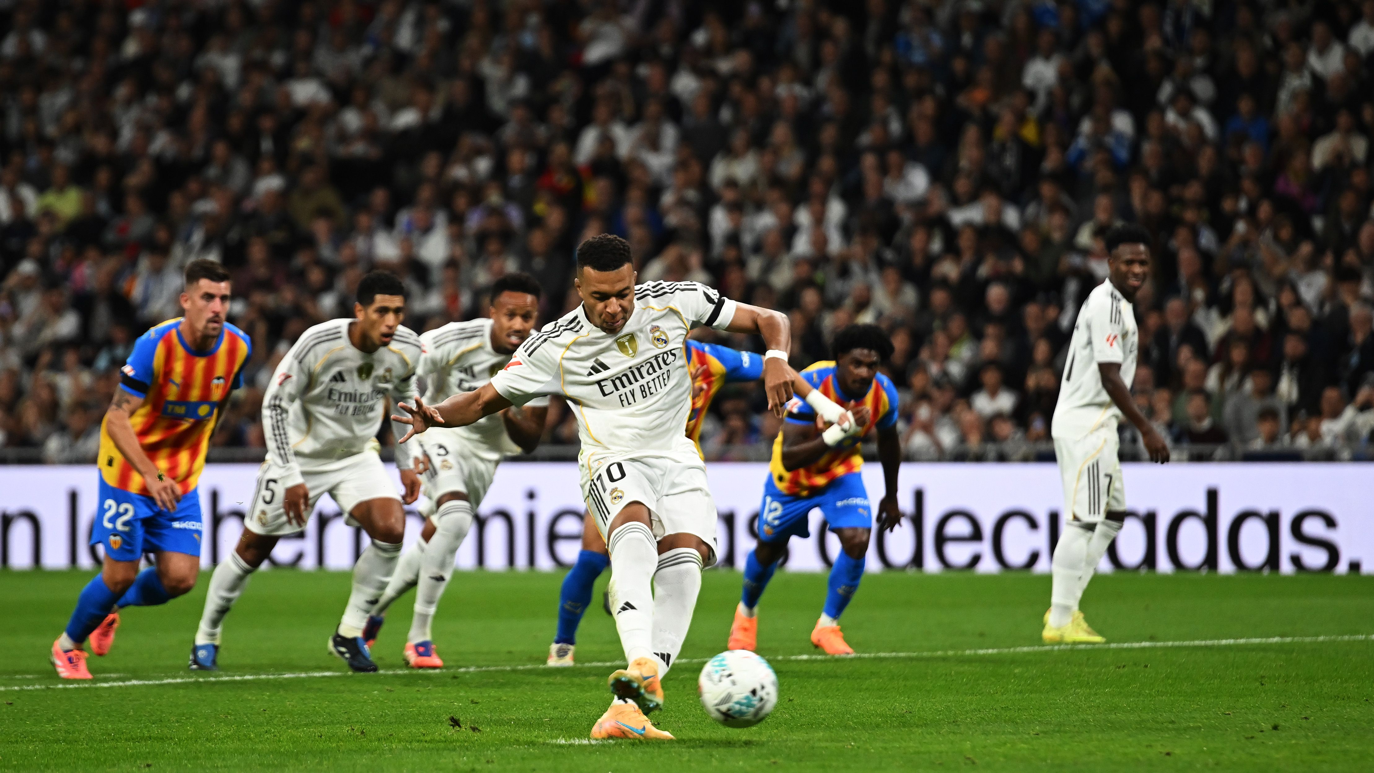 Real Madrid CF v Valencia CF - LaLiga EA Sports