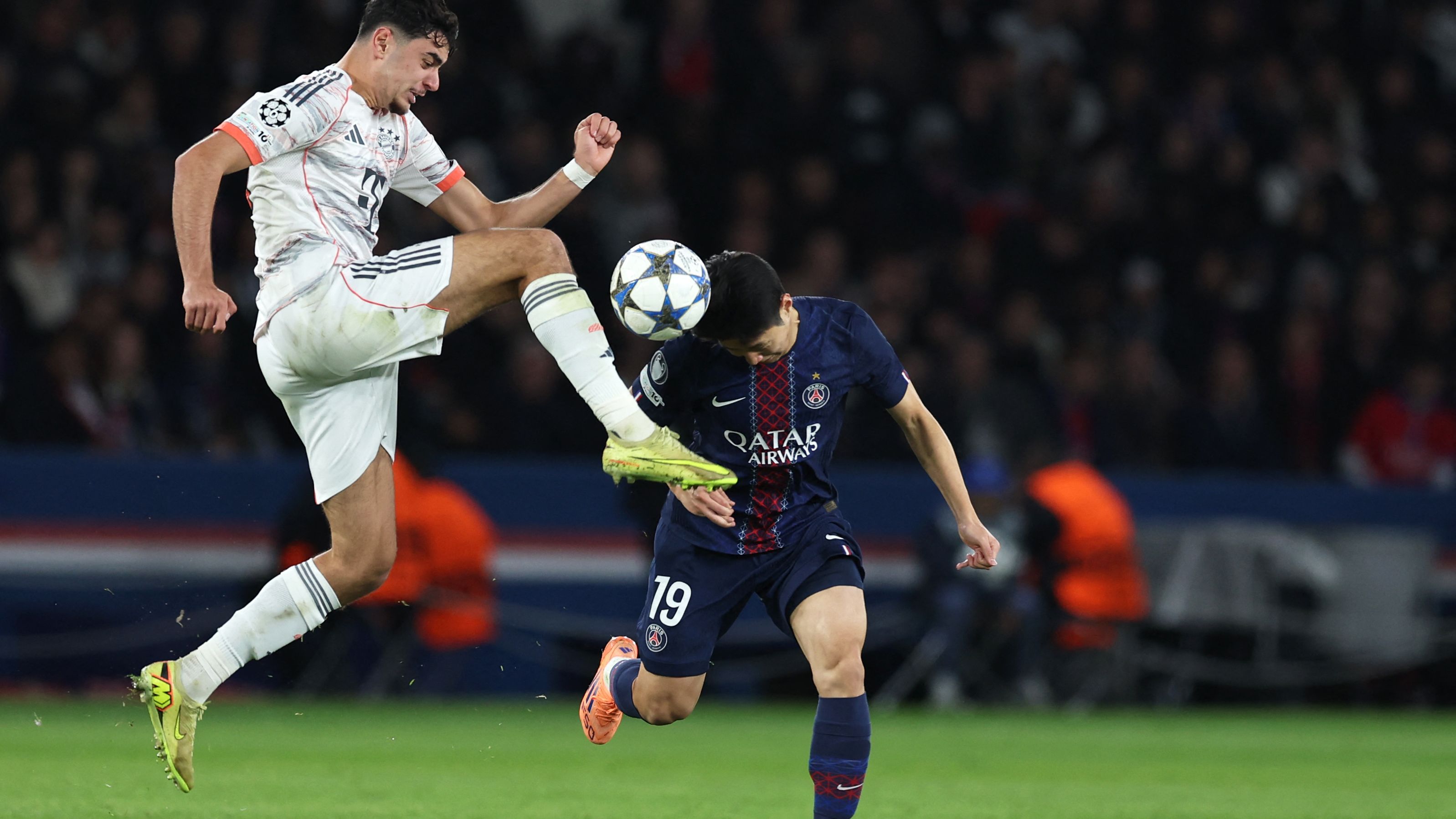 TOPSHOT-FBL-EUR-C1-PSG-BAYERN