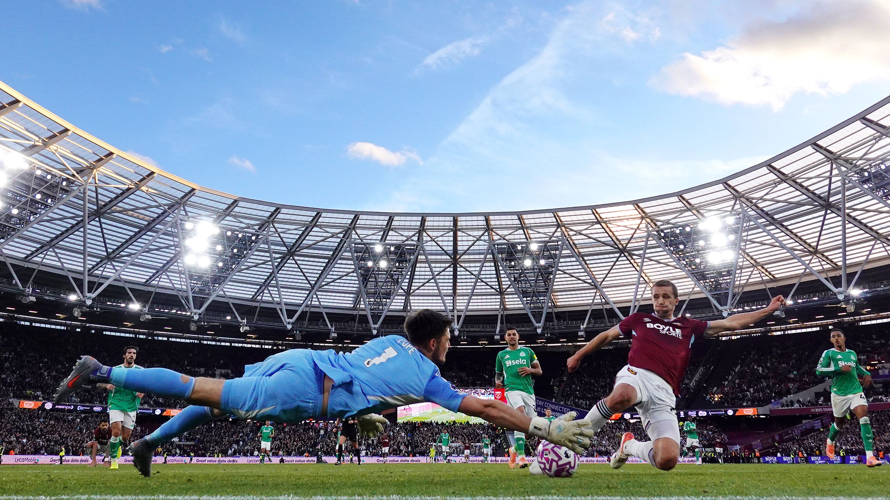 West Ham United v Newcastle United - Premier League