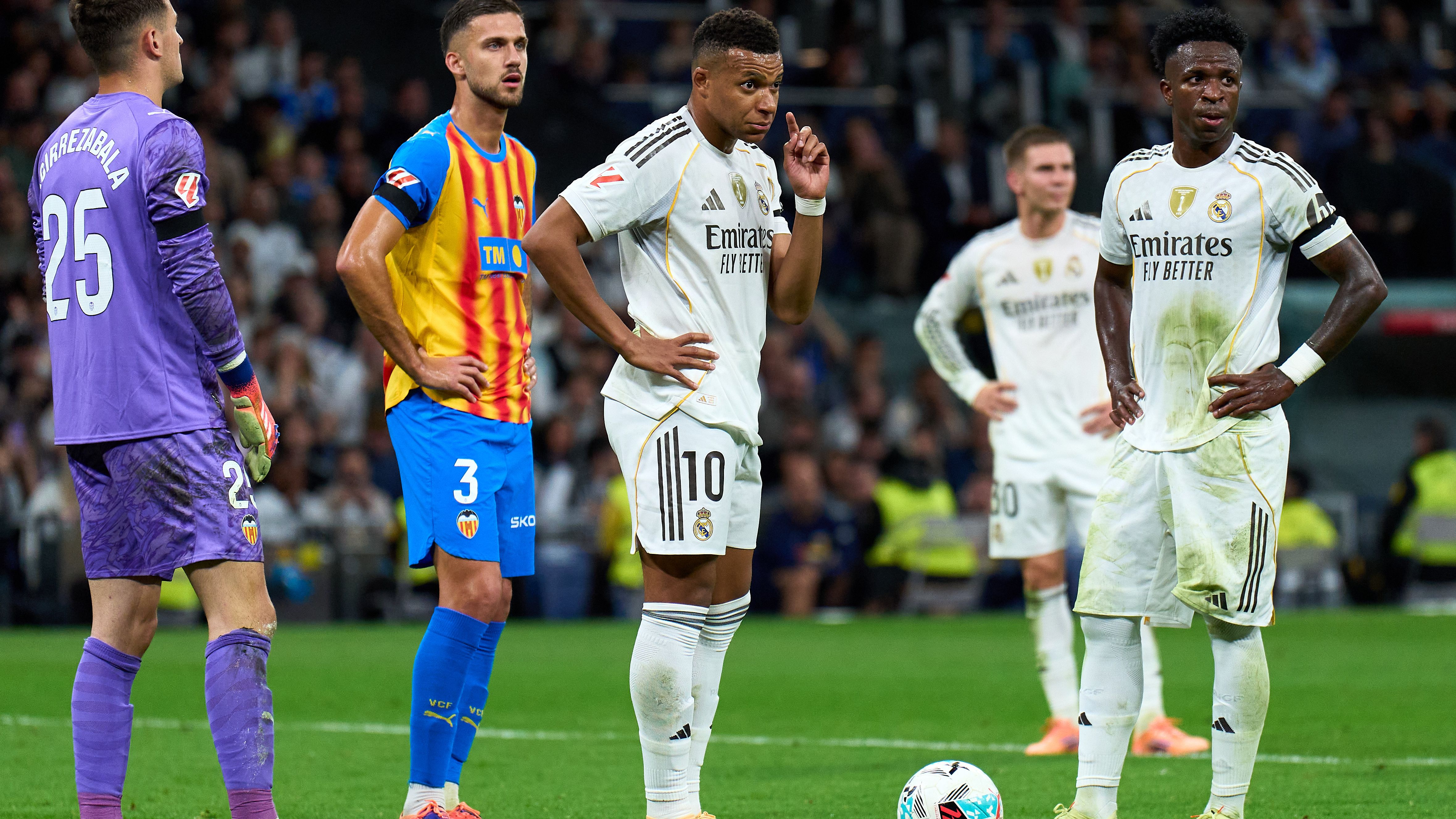 Real Madrid CF v Valencia CF - LaLiga EA Sports