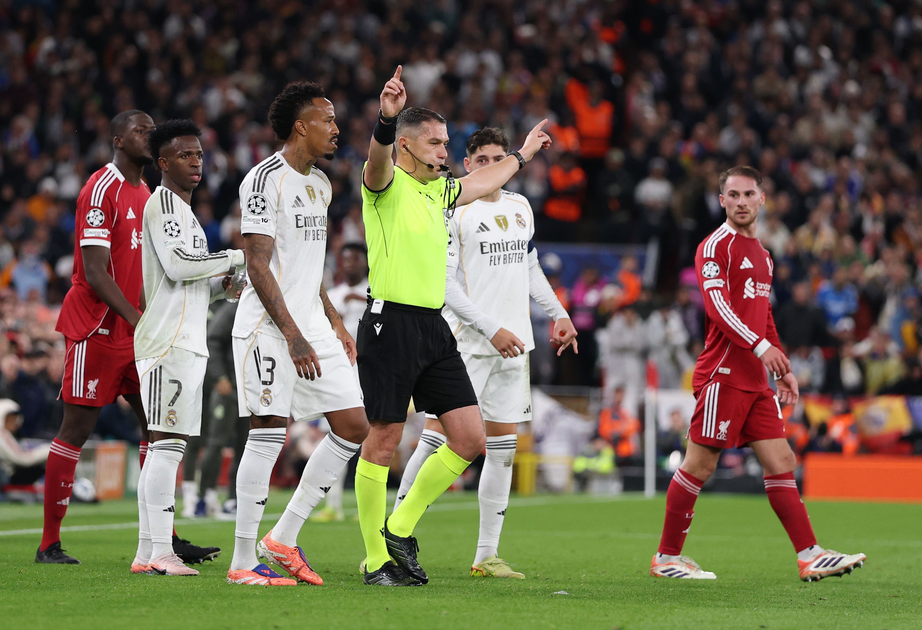 حكم مباراة ليفربول وريال مدريد