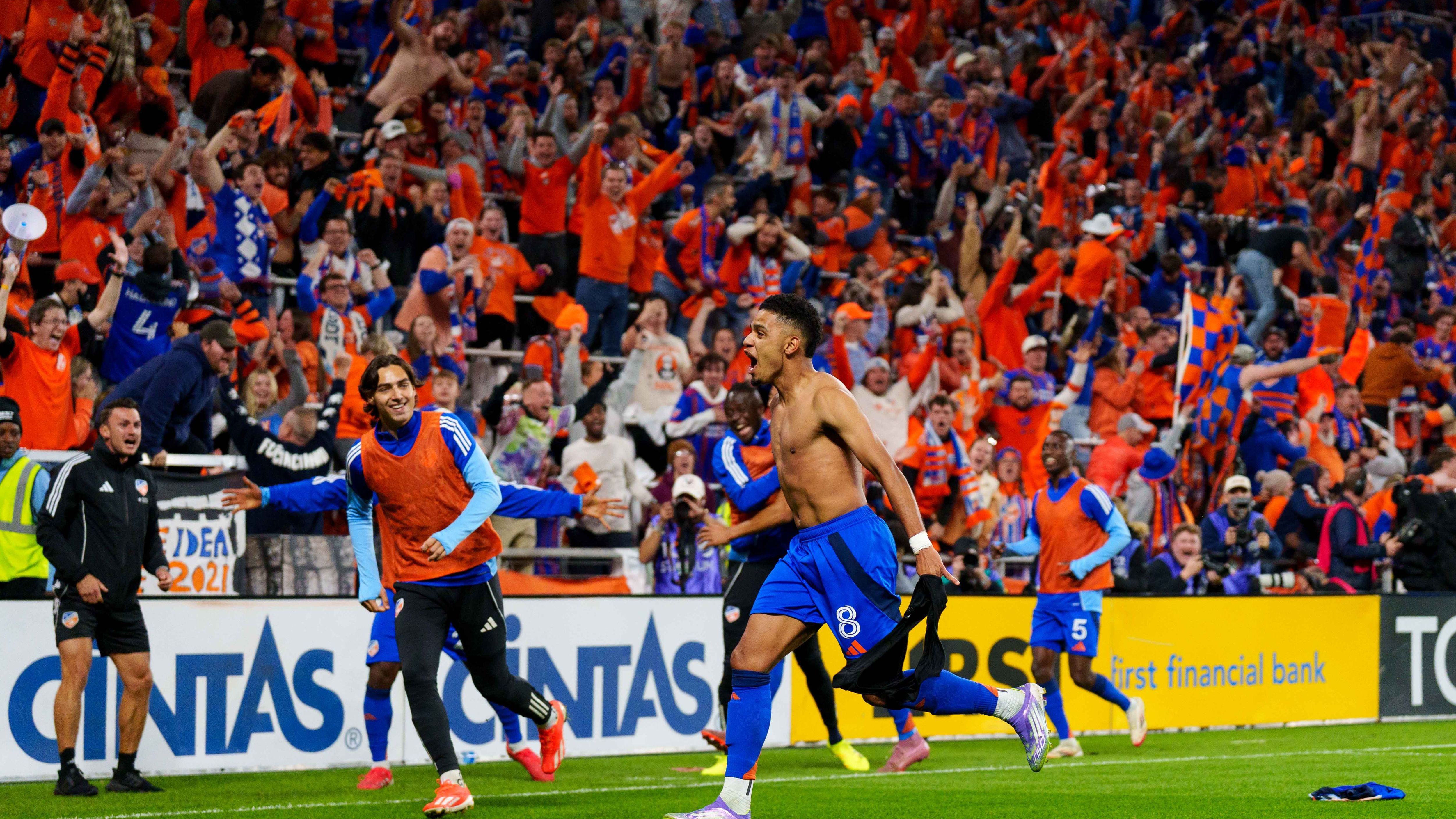 FC Cincinnati v Columbus Crew - 2025 MLS Cup Playoffs