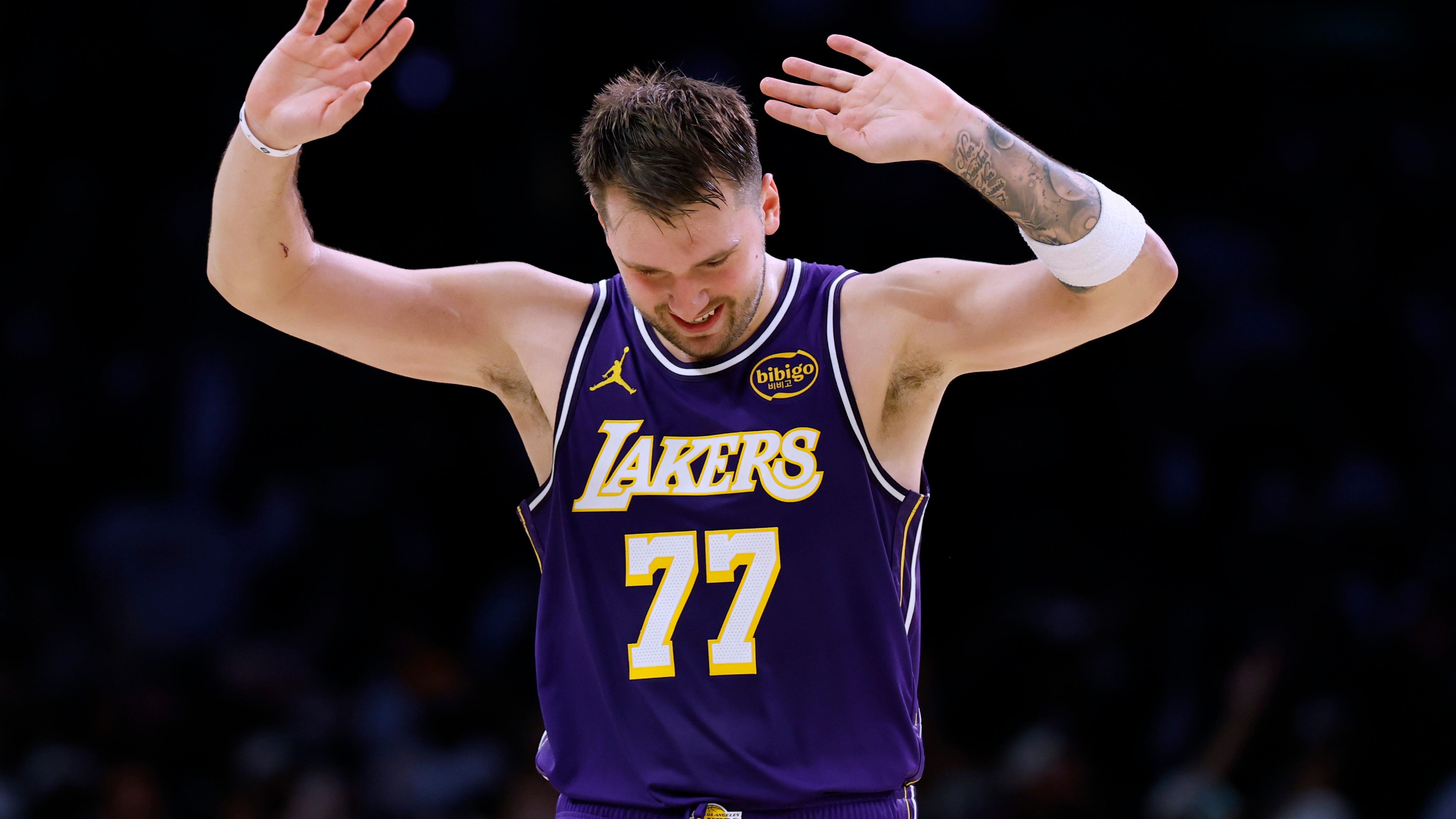 San Antonio Spurs v Los Angeles Lakers