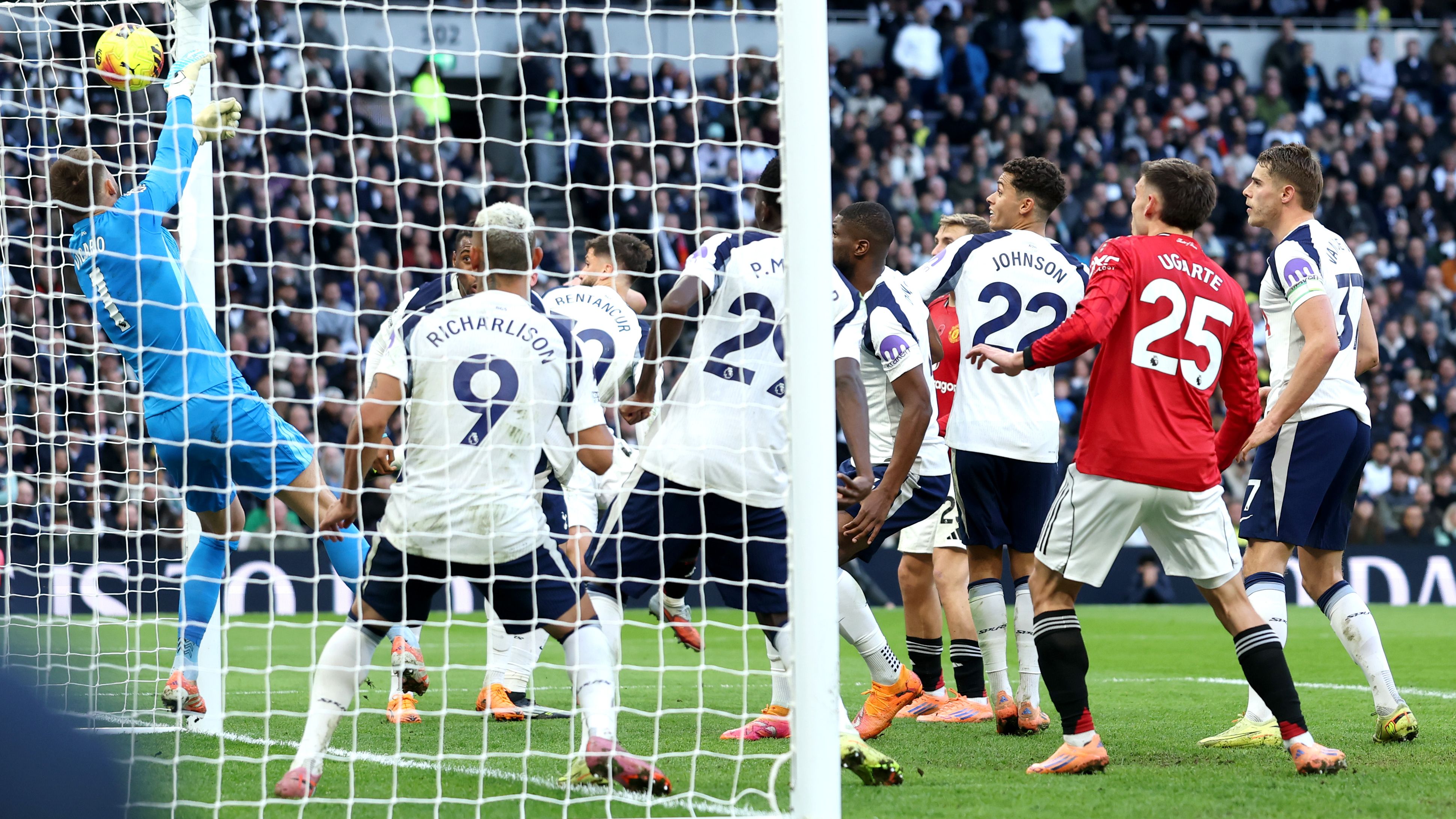 Tottenham Hotspur v Manchester United - Premier League