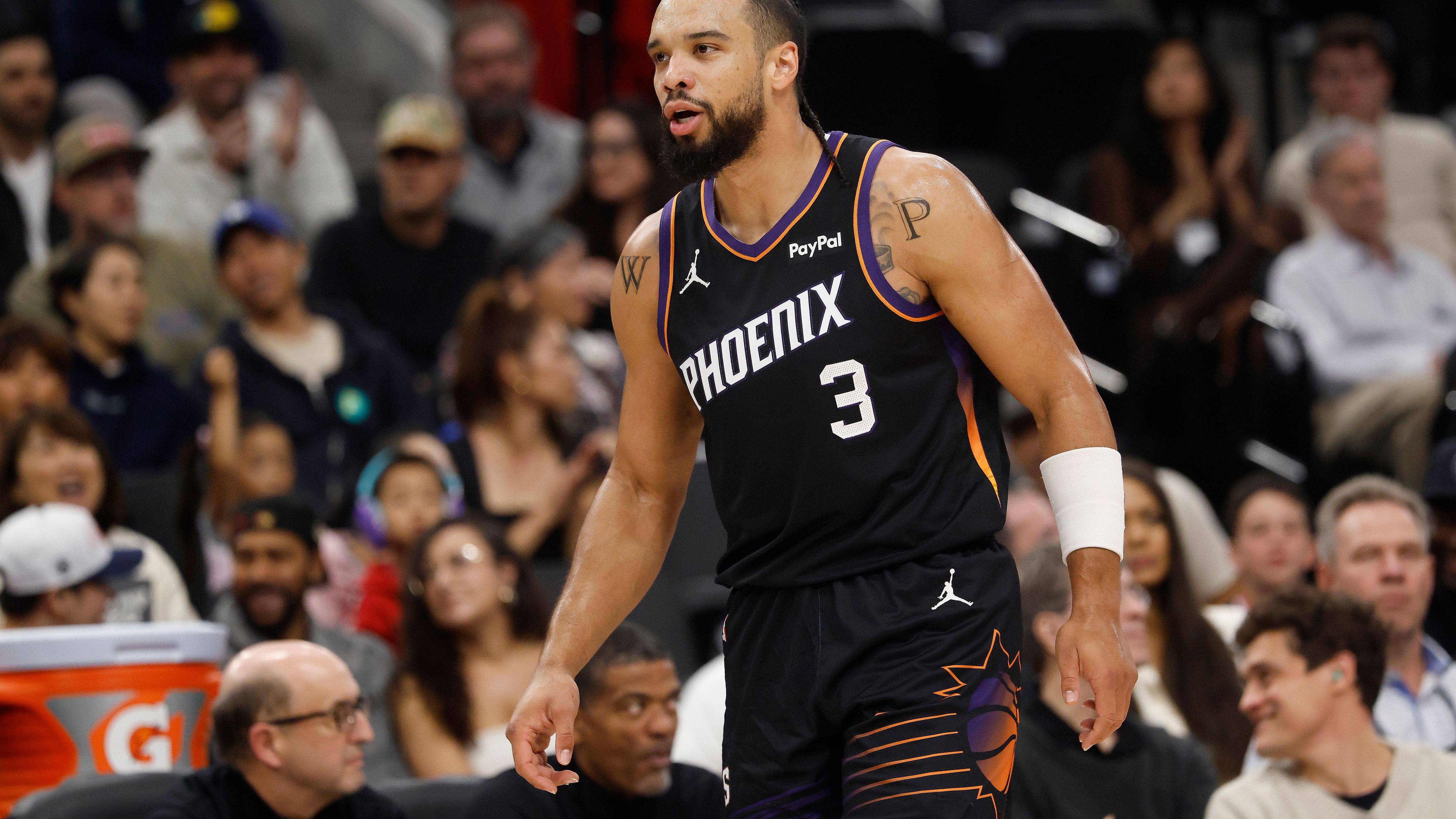 Phoenix Suns v Los Angeles Clippers