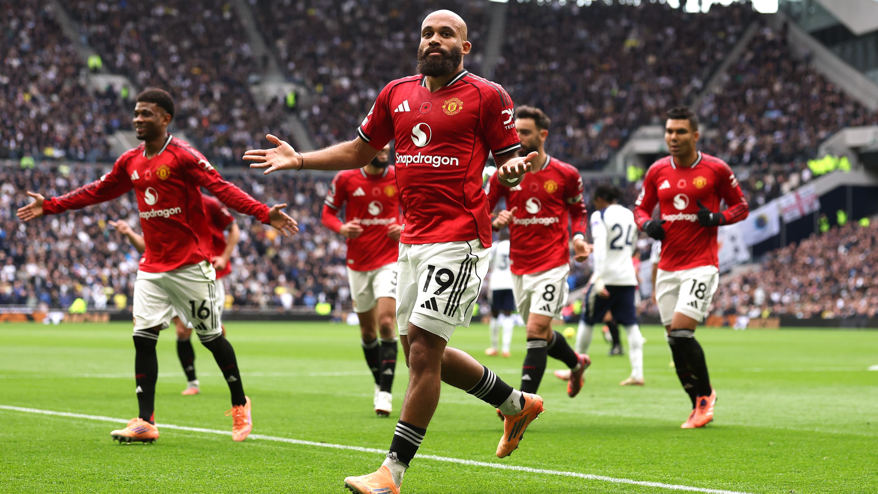 Tottenham Hotspur v Manchester United - Premier League