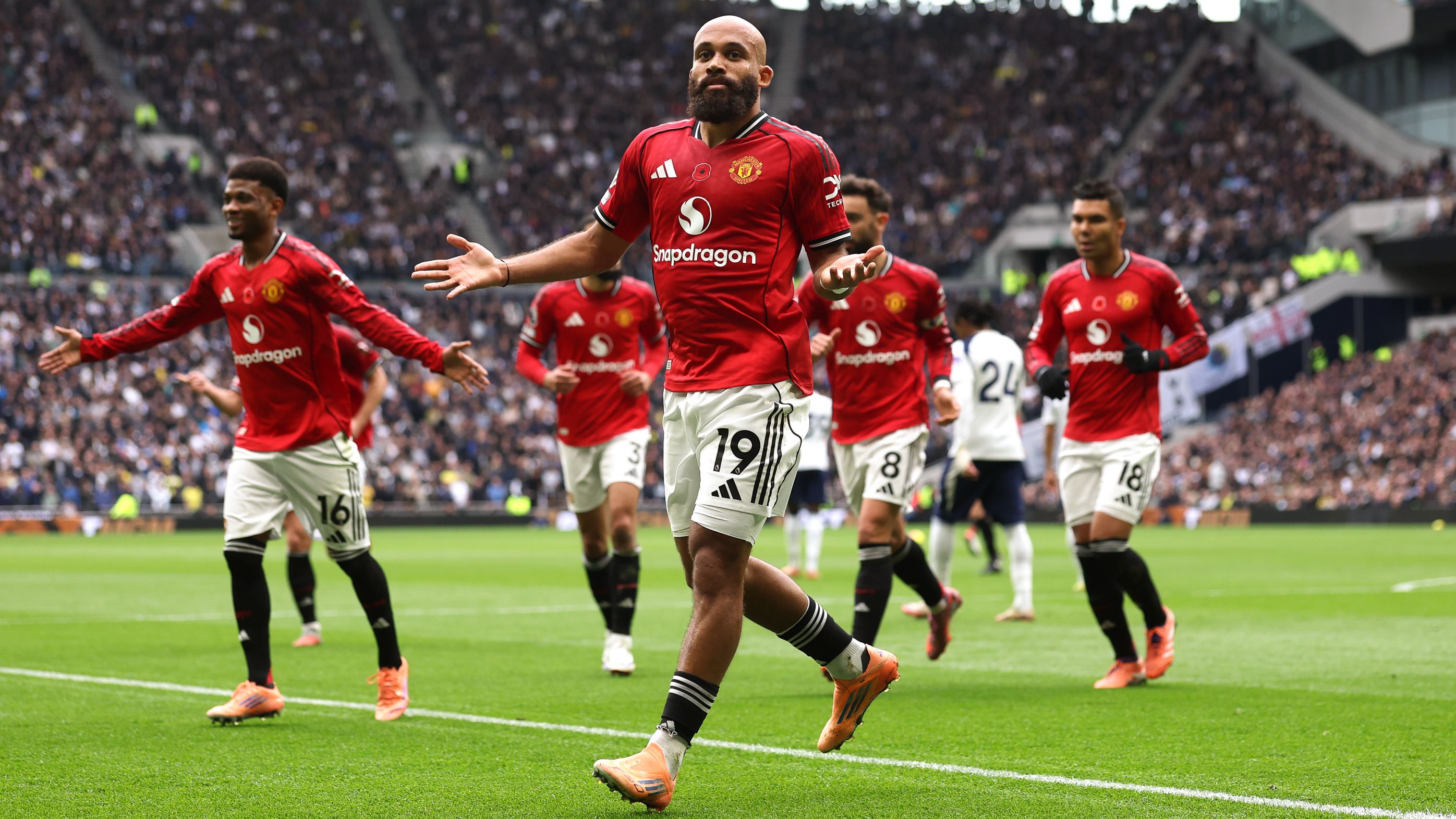 Tottenham Hotspur v Manchester United - Premier League