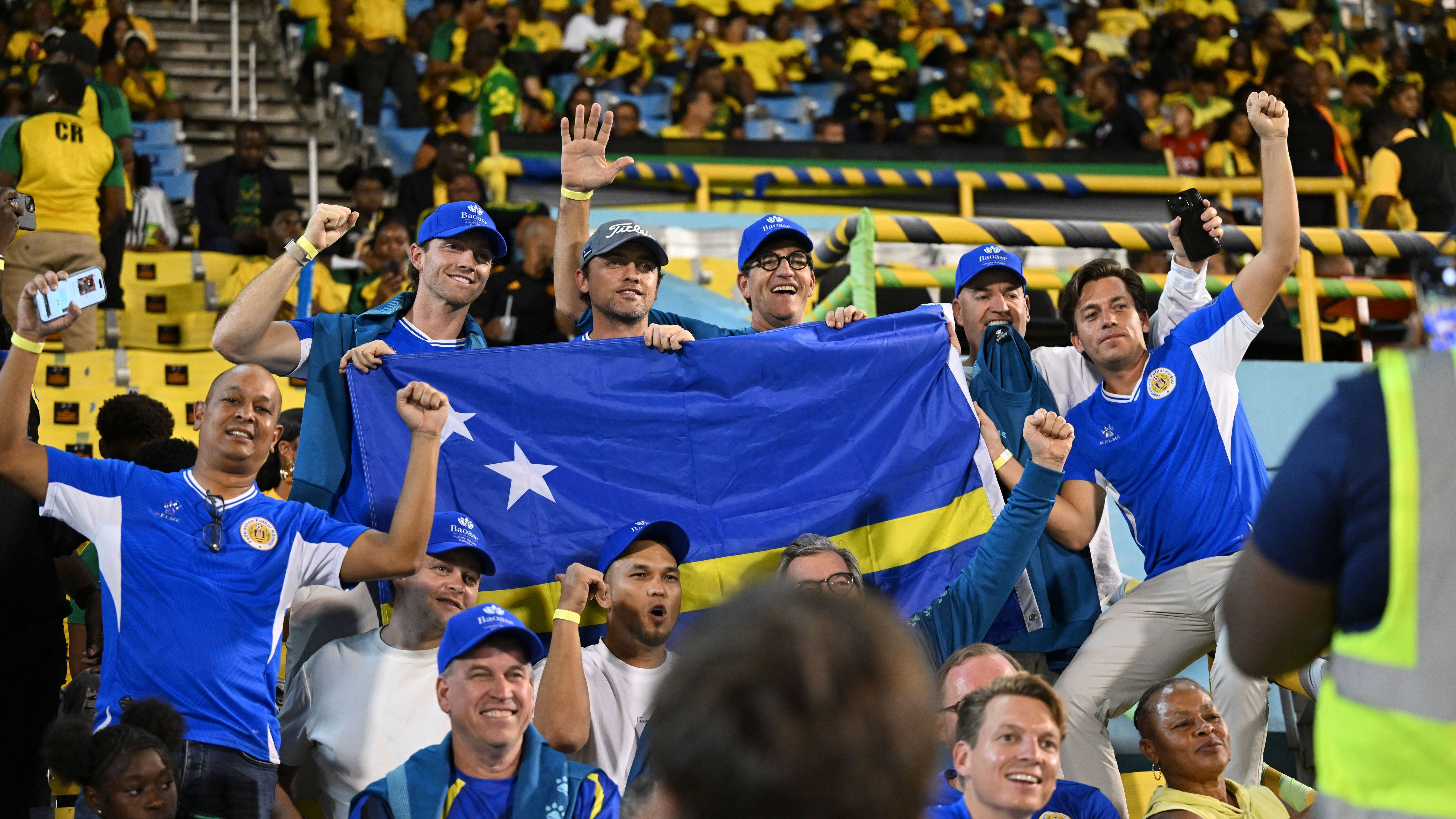 FBL-WC-2026-CONCACAF-JAM-NED-FANS