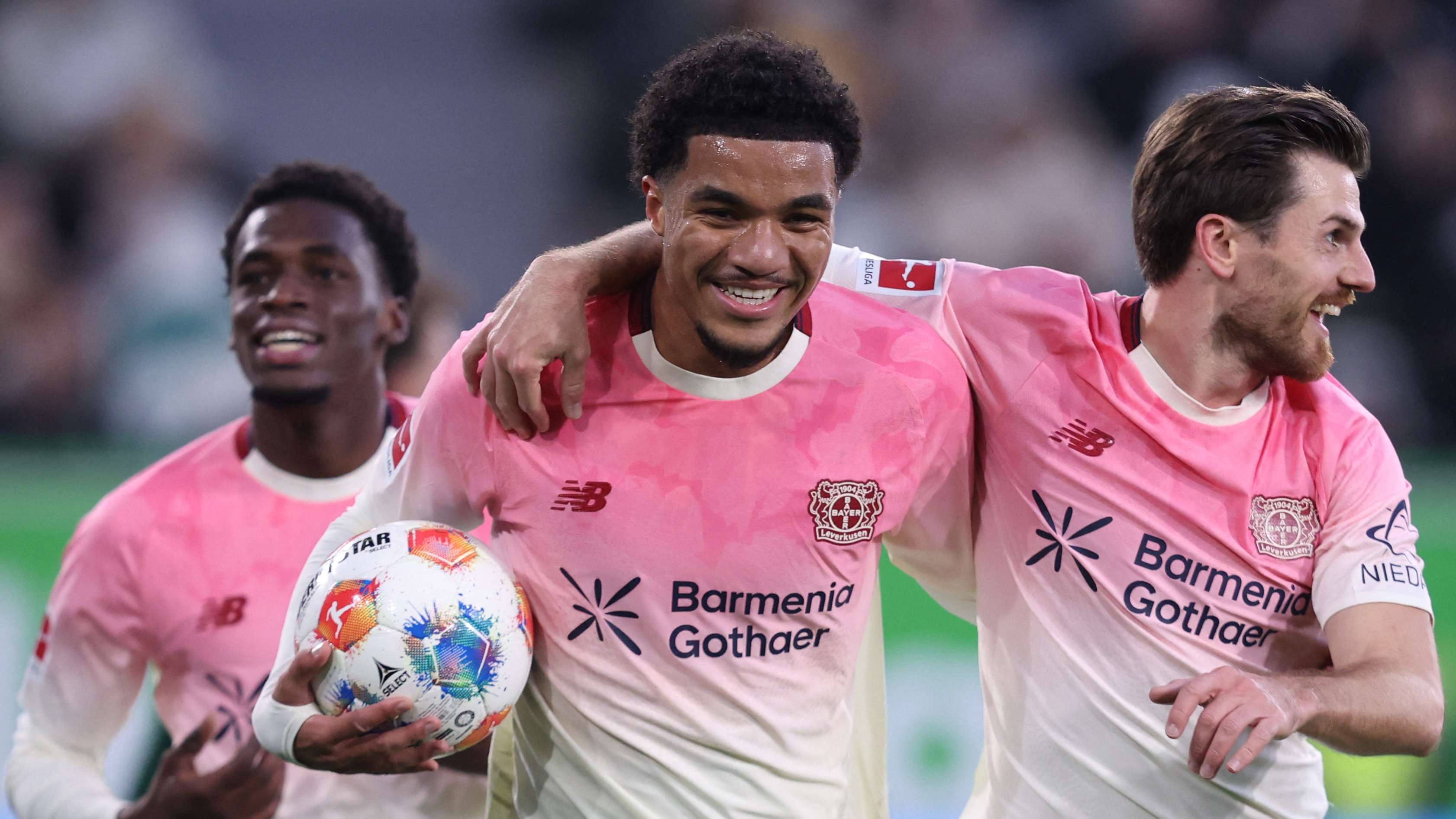 TOPSHOT-FBL-GER-BUNDESLIGA-WOLFSBURG-LEVERKUSEN