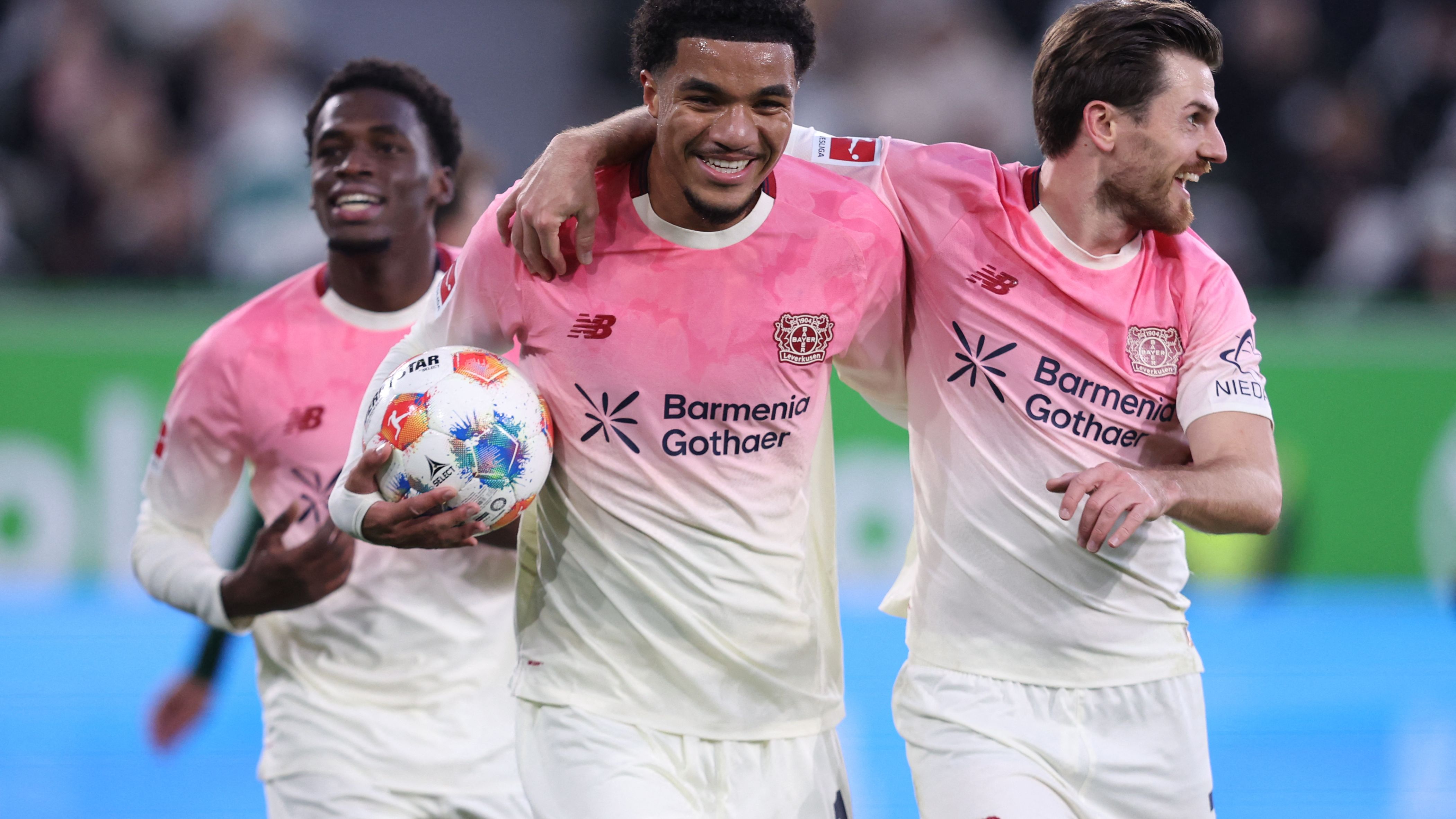TOPSHOT-FBL-GER-BUNDESLIGA-WOLFSBURG-LEVERKUSEN